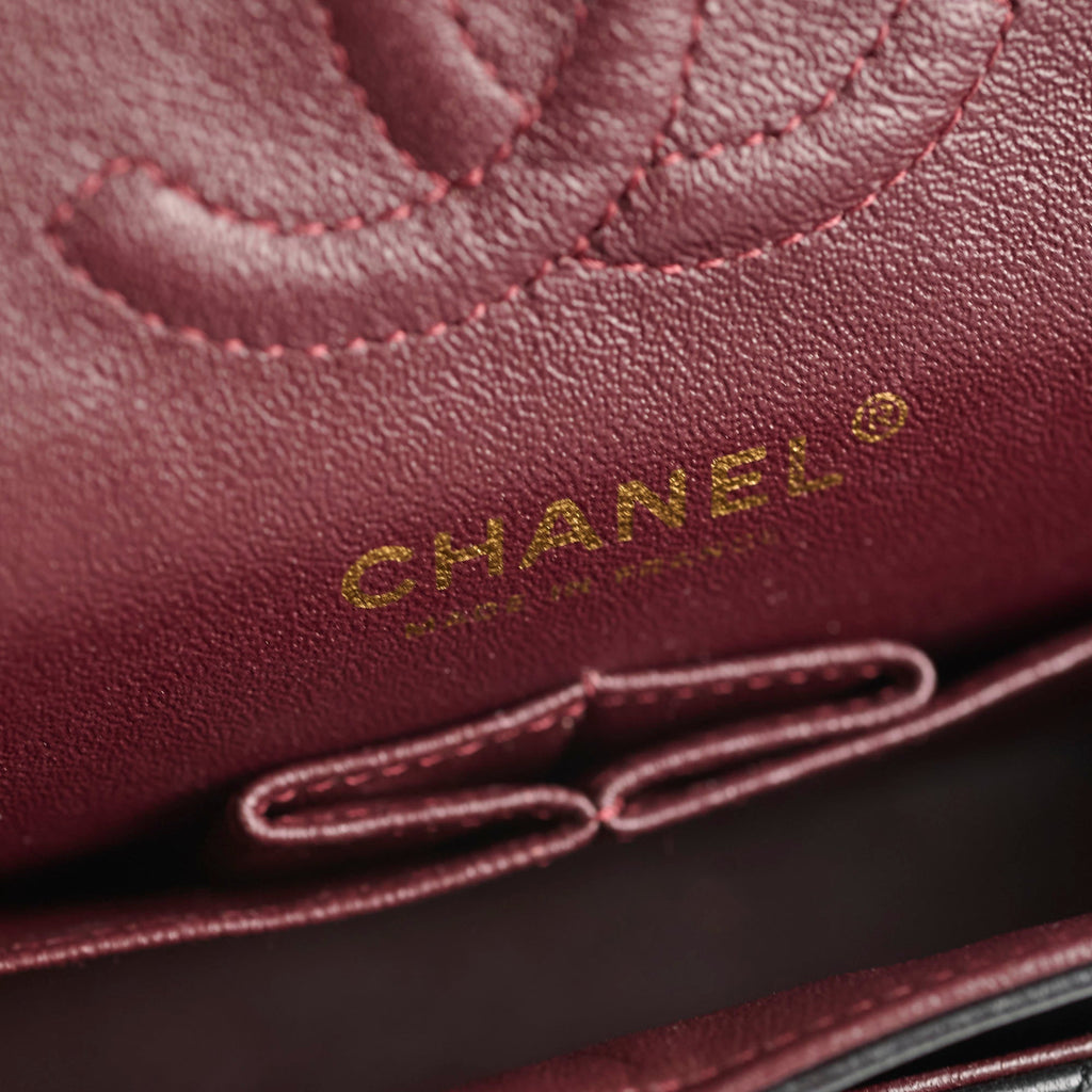 Chanel Classic Flap Lambskin Small/Medium S/M Black (22 Series)