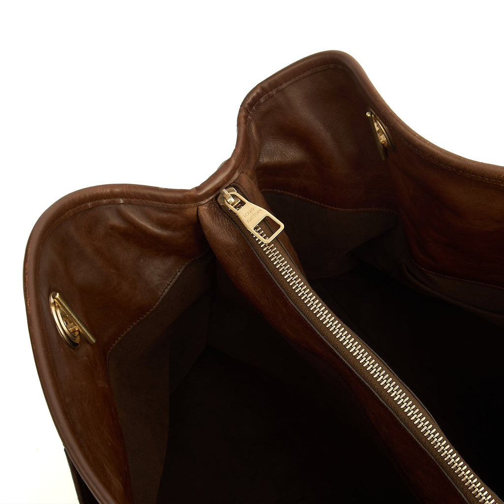 Louis Vuitton Shoulder Bag Souple Whisper in Brown, Leather
