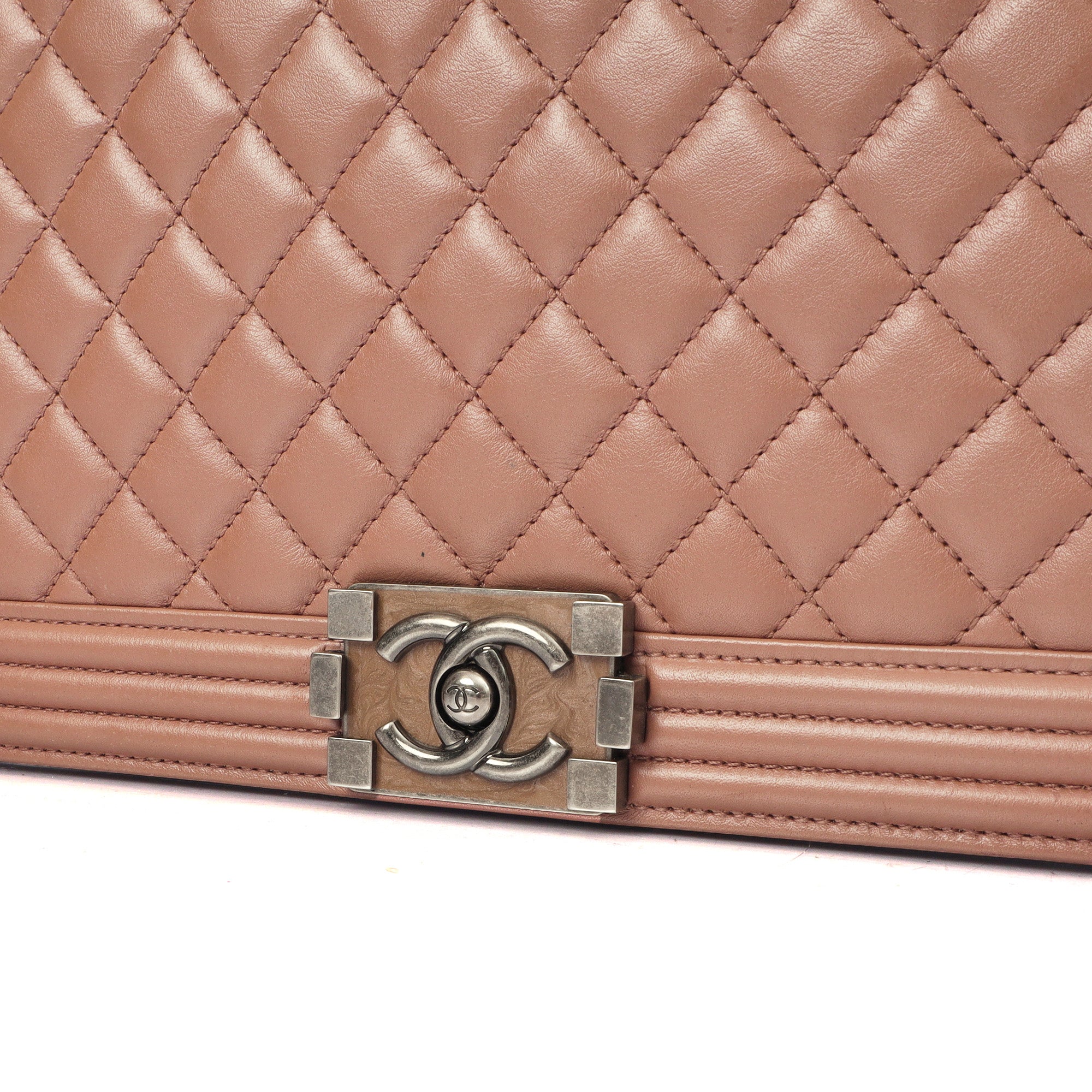 Chanel Shoulder Bag Boy - Medium in Pink, Calfskin Leather
