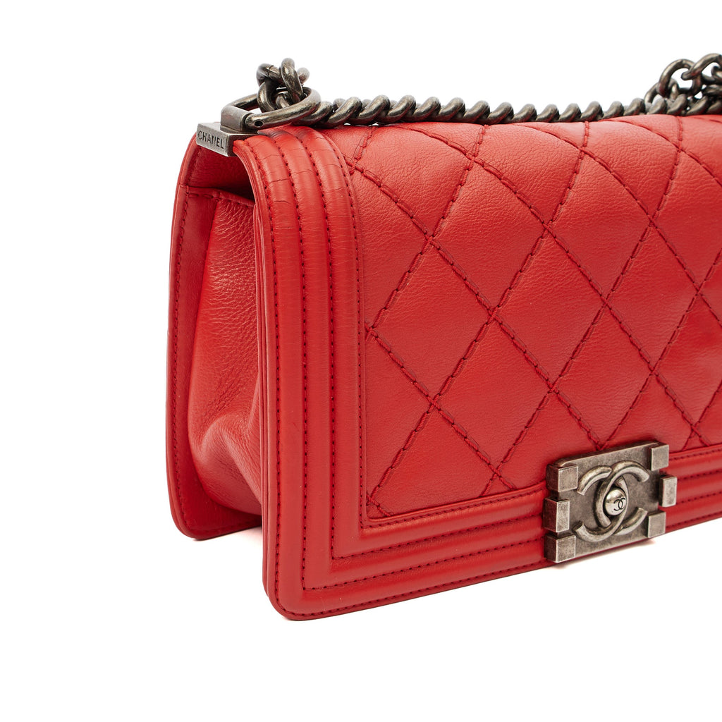 Chanel Shoulder Bag Boy - Medium in Red, Calfskin Leather
