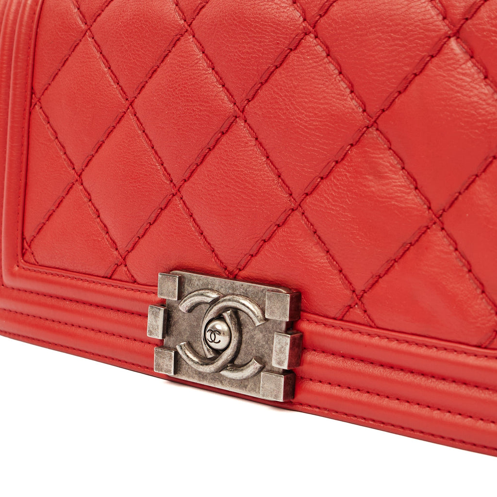 Chanel Shoulder Bag Boy - Medium in Red, Calfskin Leather