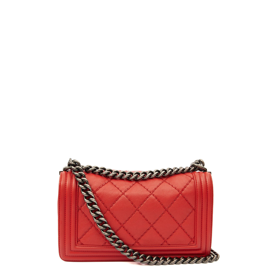 Chanel Shoulder Bag Boy - Medium in Red, Calfskin Leather