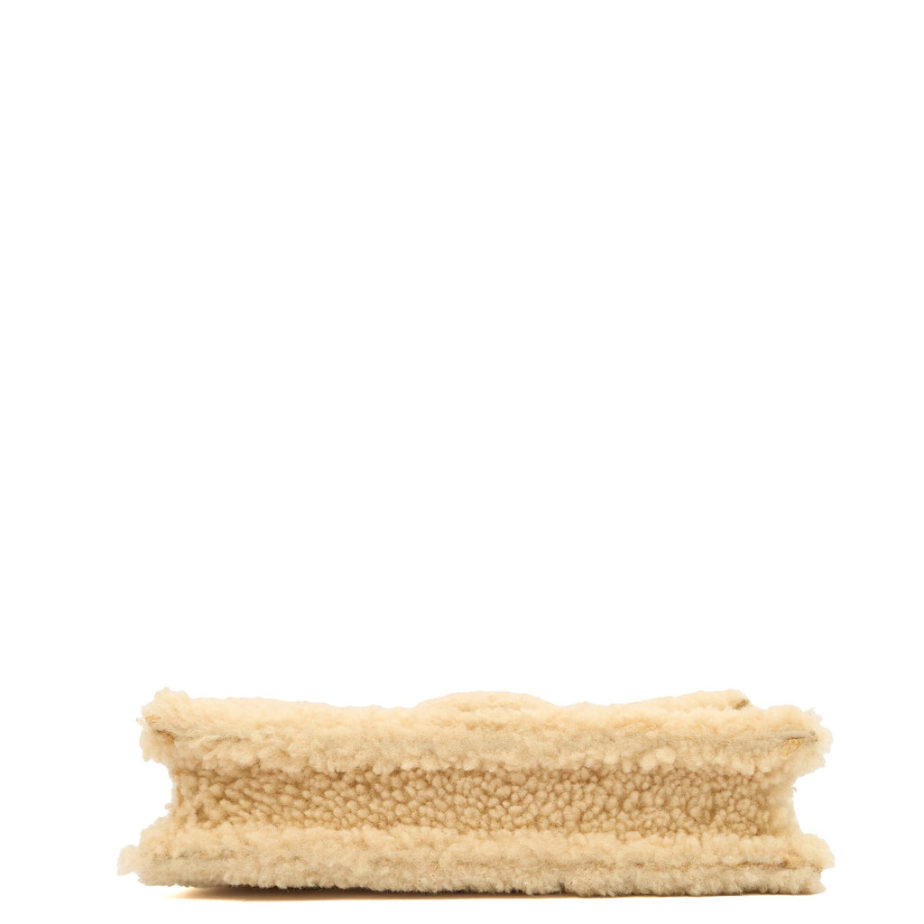 Jacquemus Shoulder Bag Le Bambinou in Cream, Shearling
