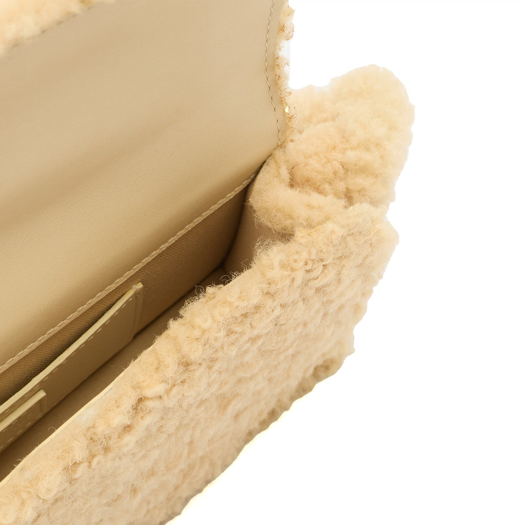 Jacquemus Shoulder Bag Le Bambinou in Cream, Shearling