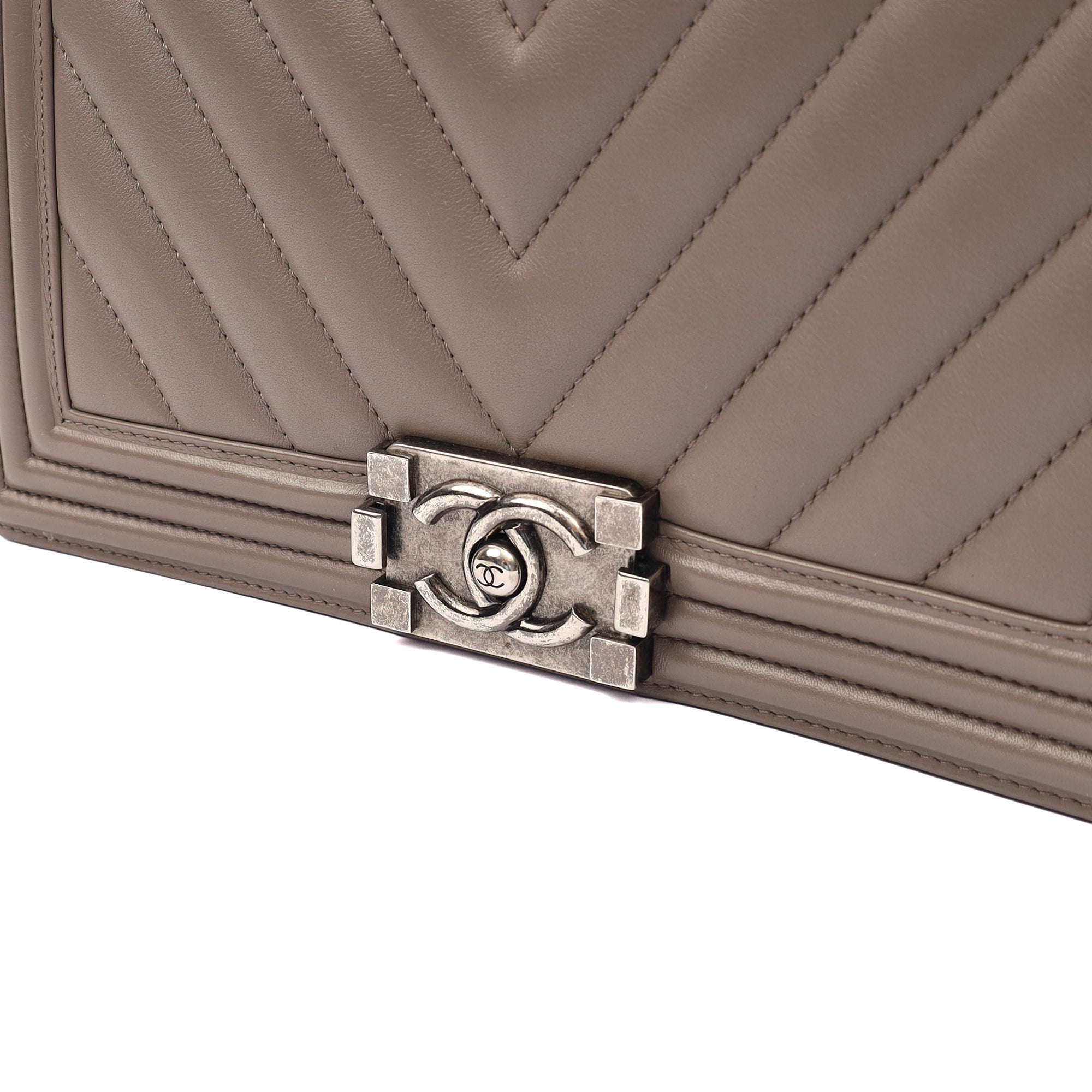 Chanel Shoulder Bag Boy - Medium in Grey, Calfskin Leather