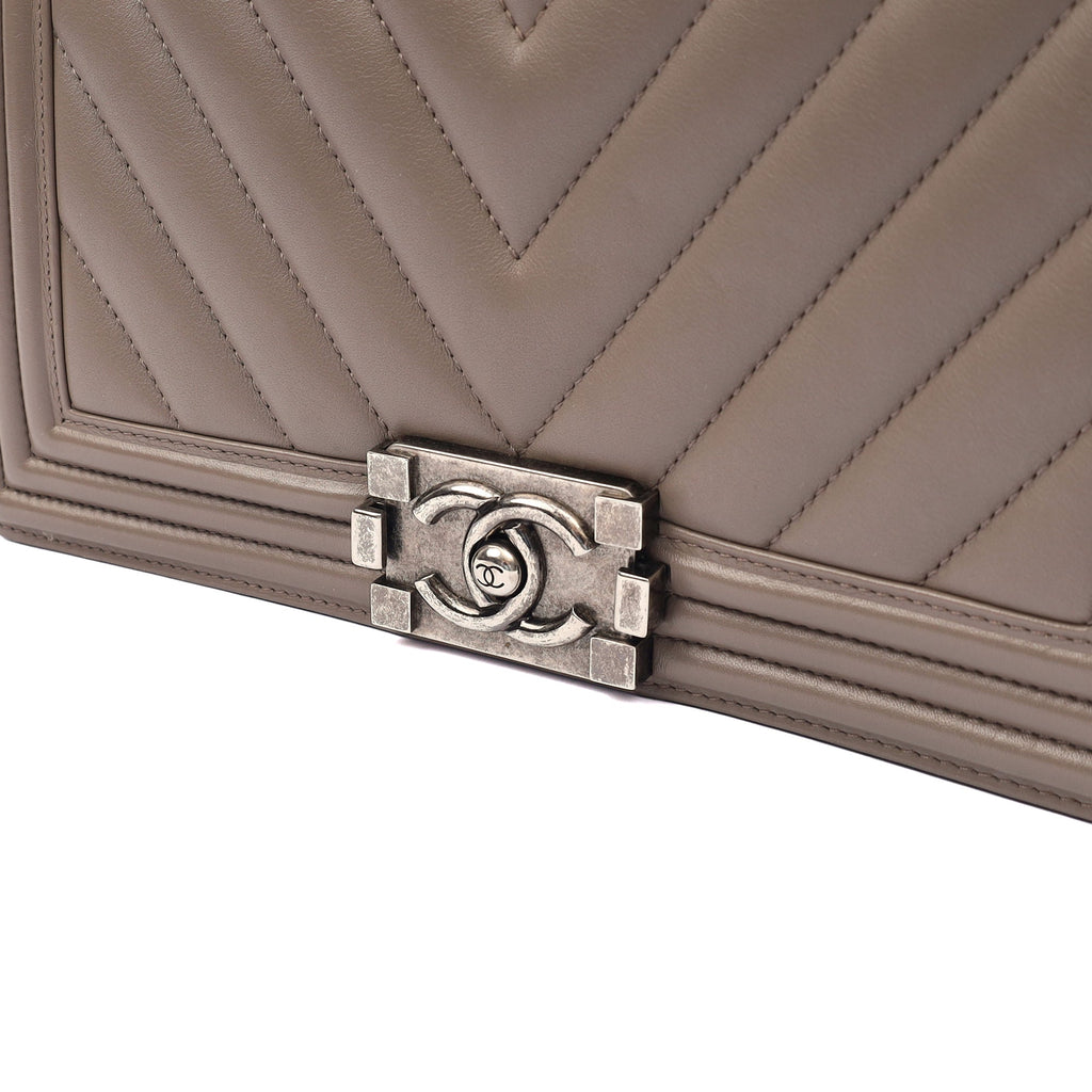 Chanel Shoulder Bag Boy - Medium in Grey, Calfskin Leather