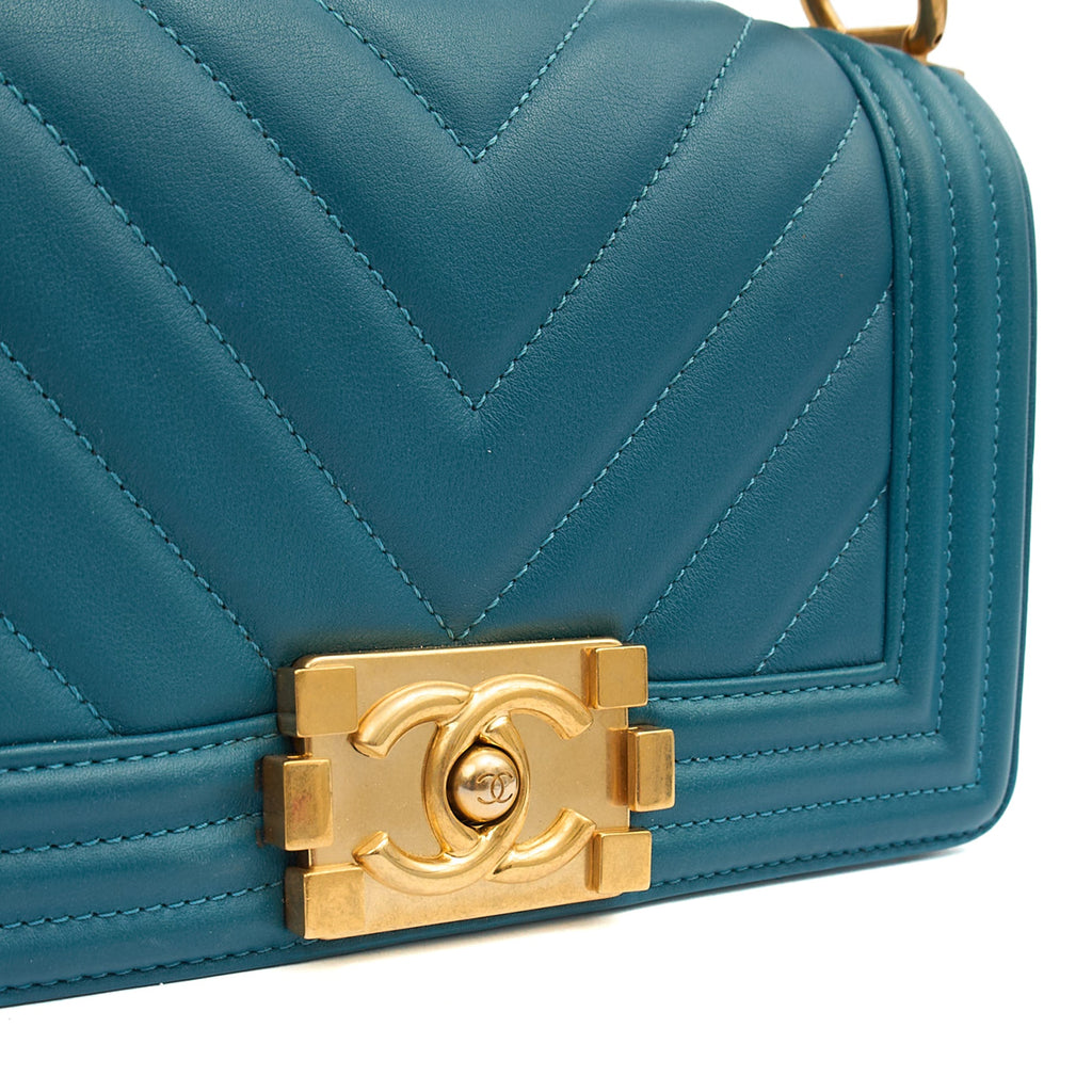 Chanel Shoulder Bag Boy - Small in Blue, Calfskin Leather