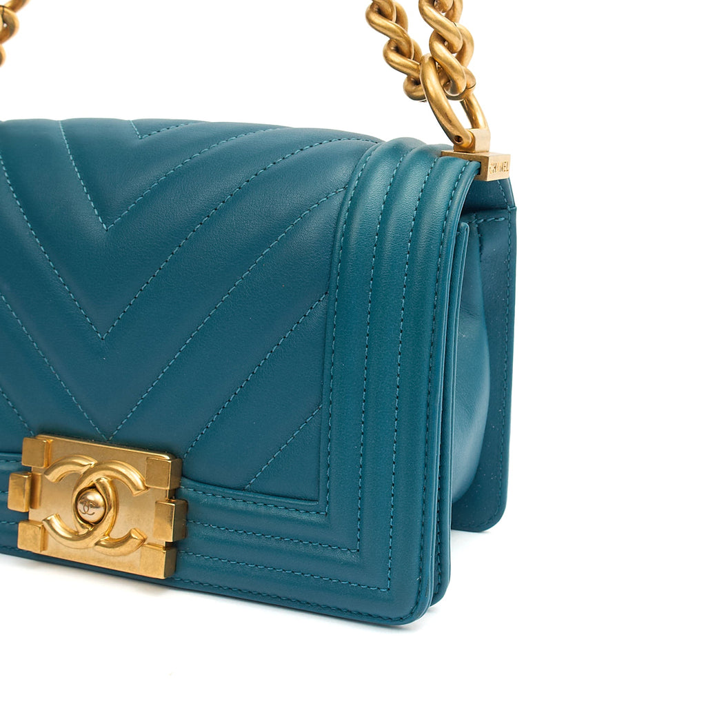 Chanel Shoulder Bag Boy - Small in Blue, Calfskin Leather