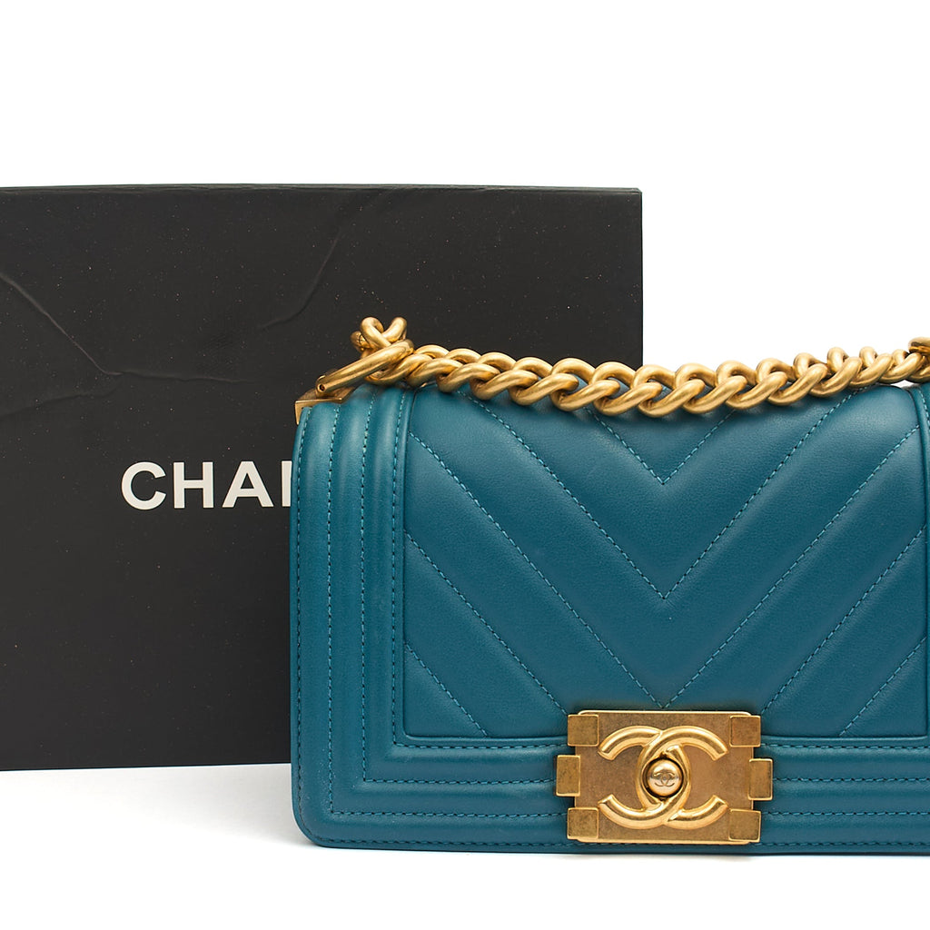 Chanel Shoulder Bag Boy - Small in Blue, Calfskin Leather