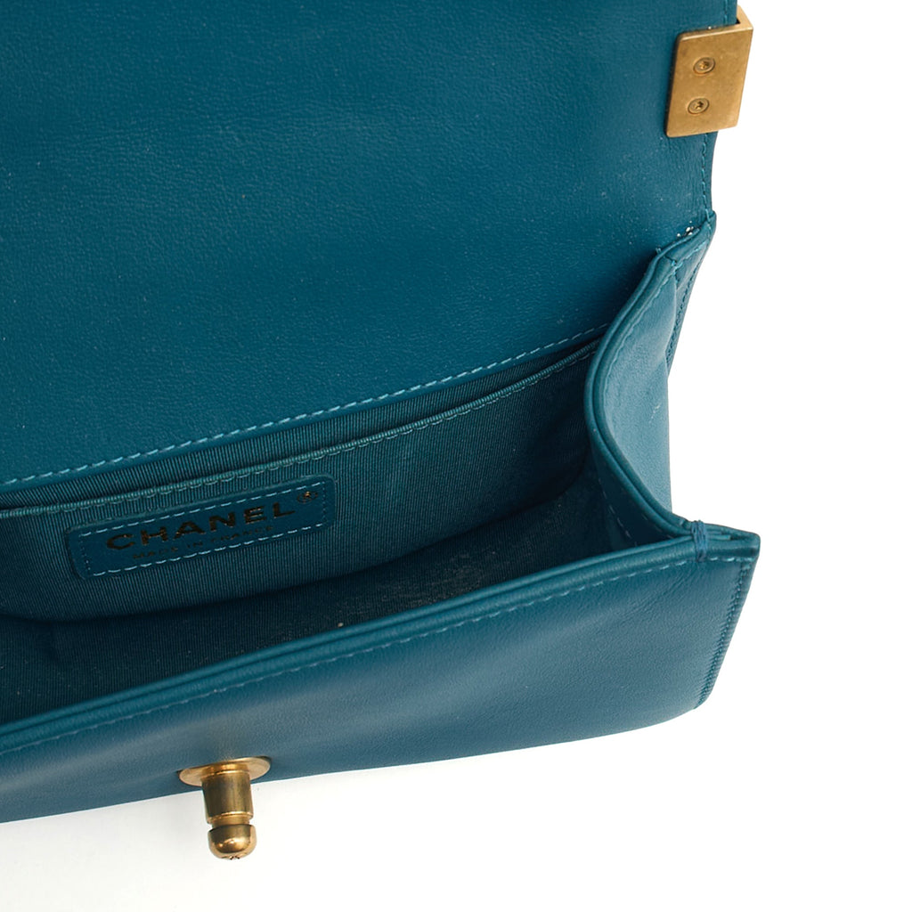 Chanel Shoulder Bag Boy - Small in Blue, Calfskin Leather