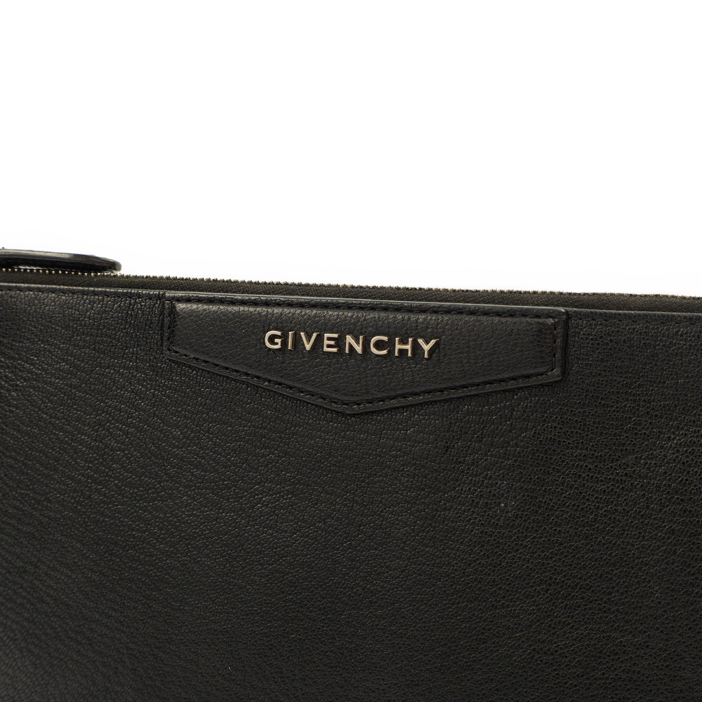 Givenchy Clutch Antigona Clutch in Black, Goat Skin