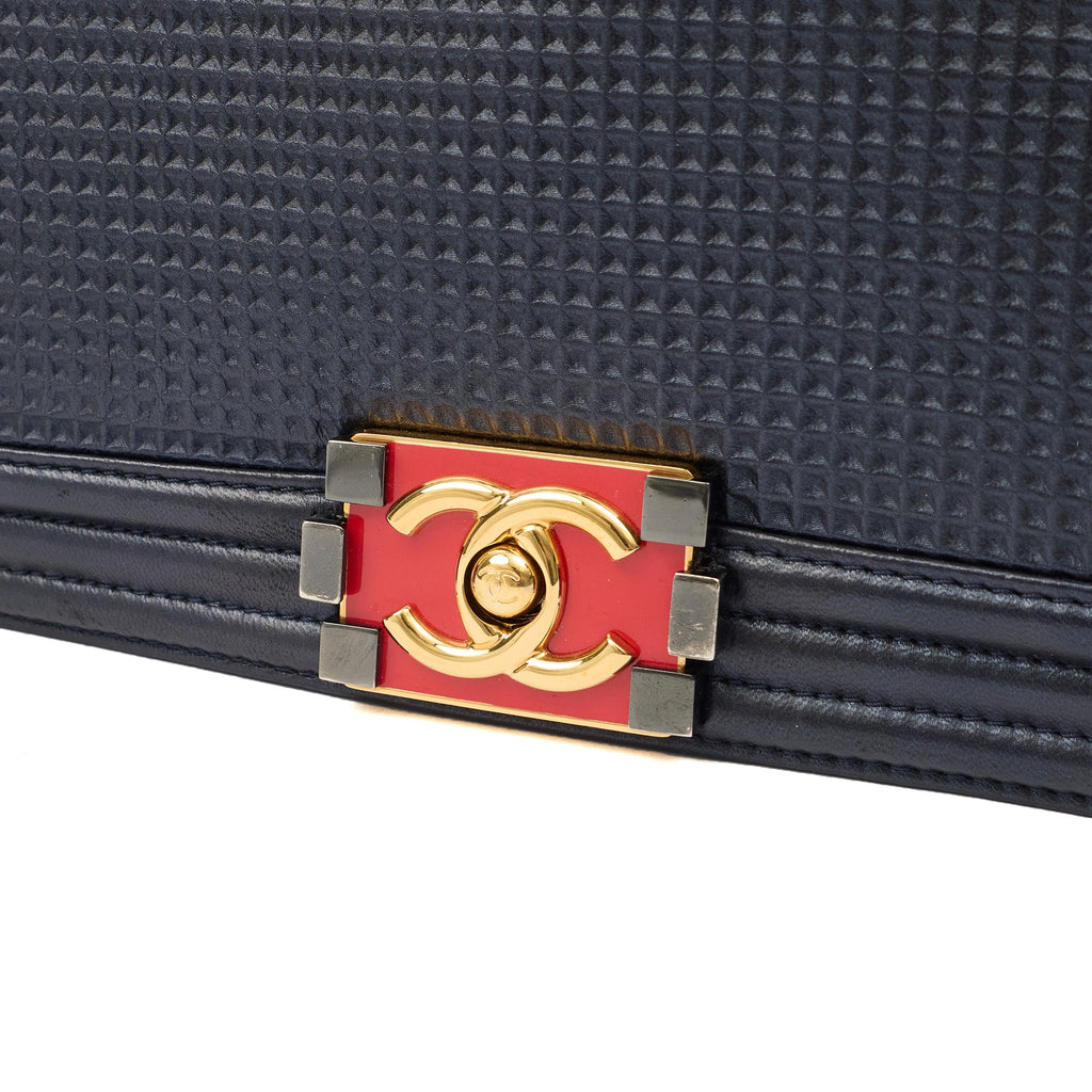 Chanel Shoulder Bag Boy - New Medium in Blue, Leather
