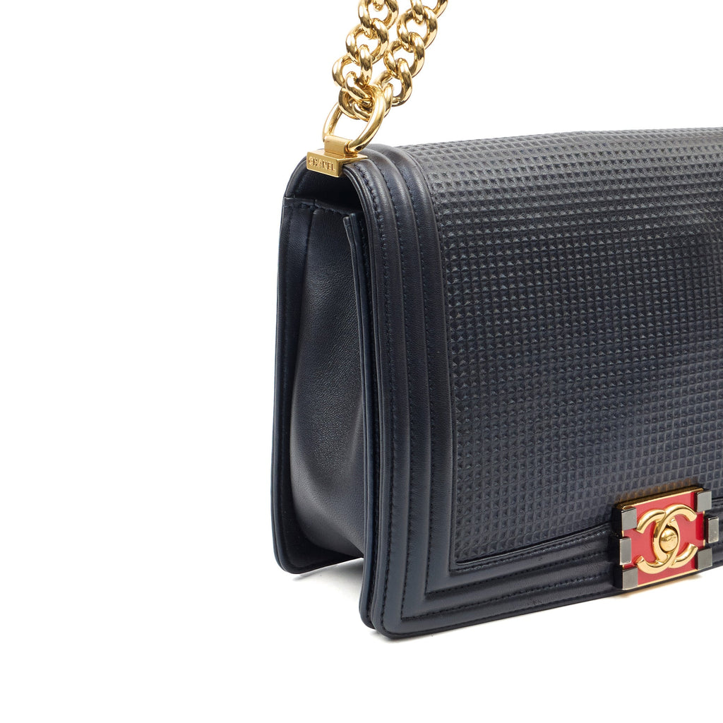 Chanel Shoulder Bag Boy - New Medium in Blue, Leather