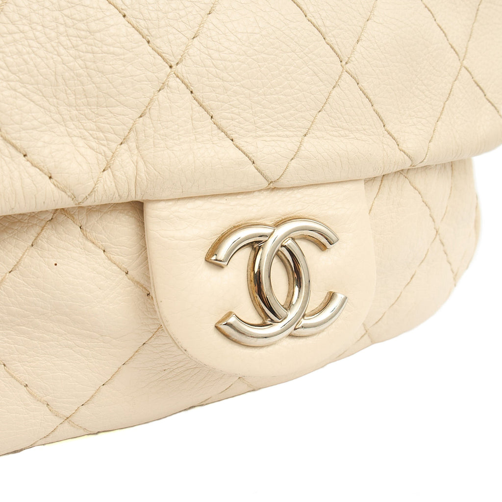Chanel Shoulder Bag Vintage Flap Bag  in White, Calfskin Leather