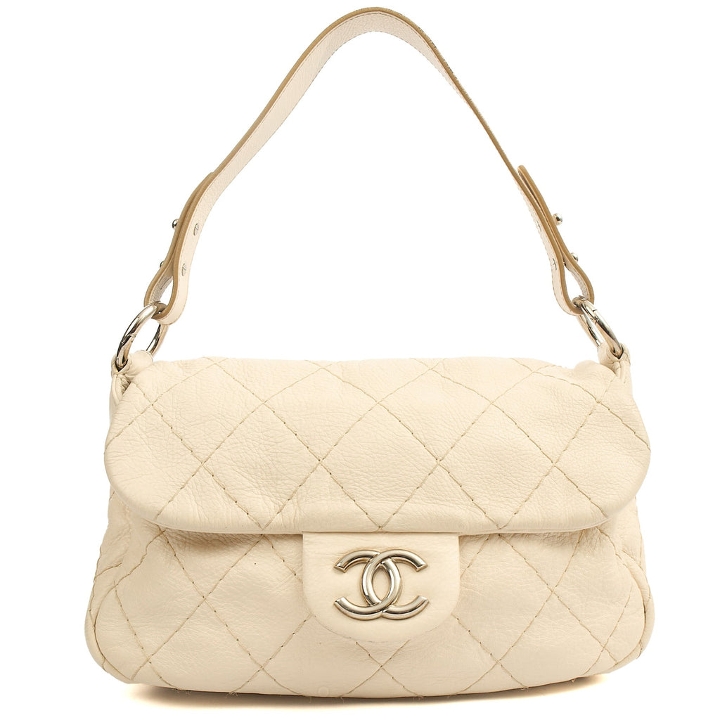 Chanel Shoulder Bag Vintage Flap Bag  in White, Calfskin Leather