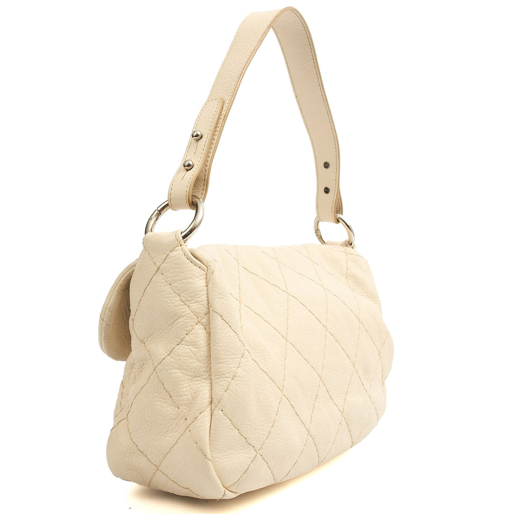 Chanel Shoulder Bag Vintage Flap Bag  in White, Calfskin Leather