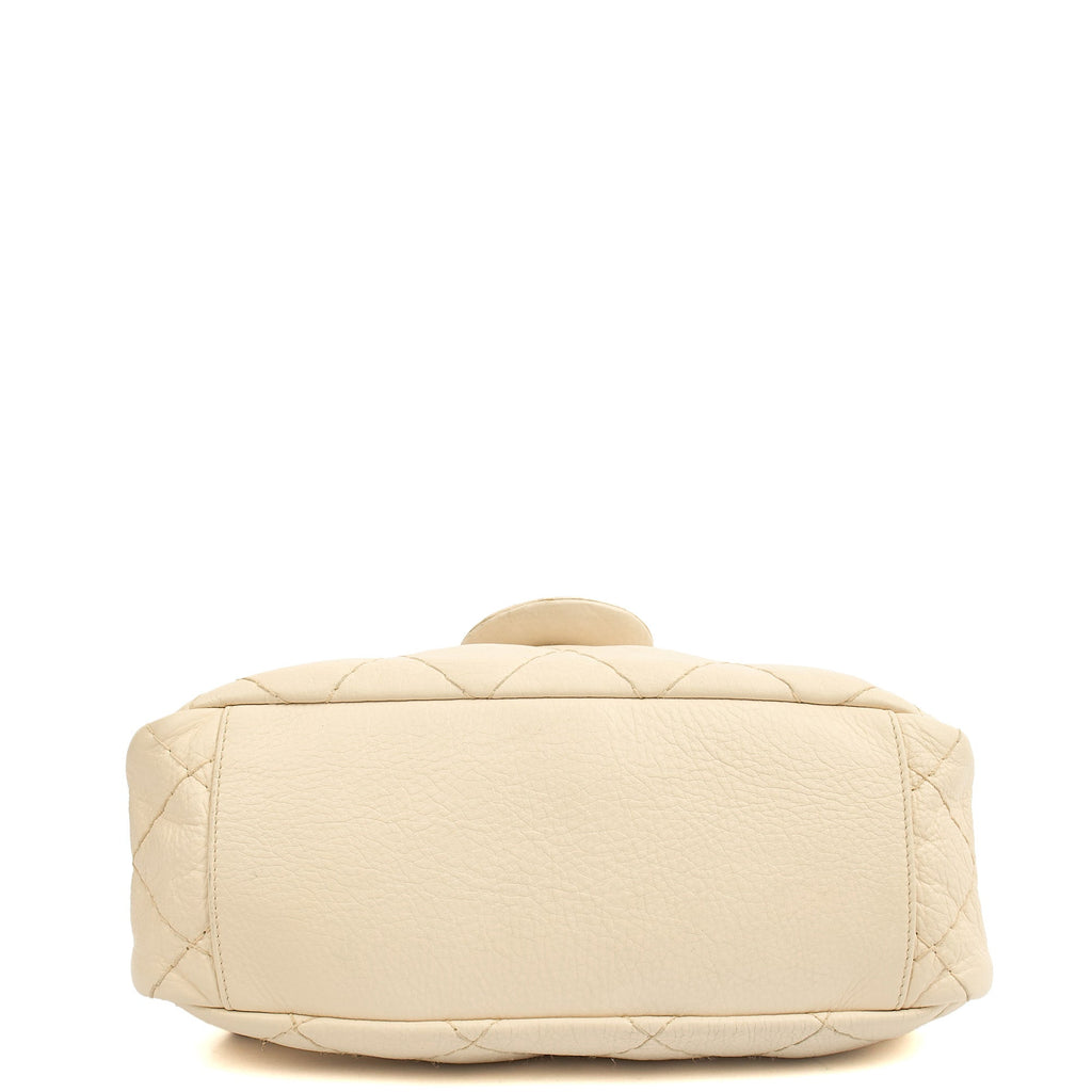 Chanel Shoulder Bag Vintage Flap Bag  in White, Calfskin Leather