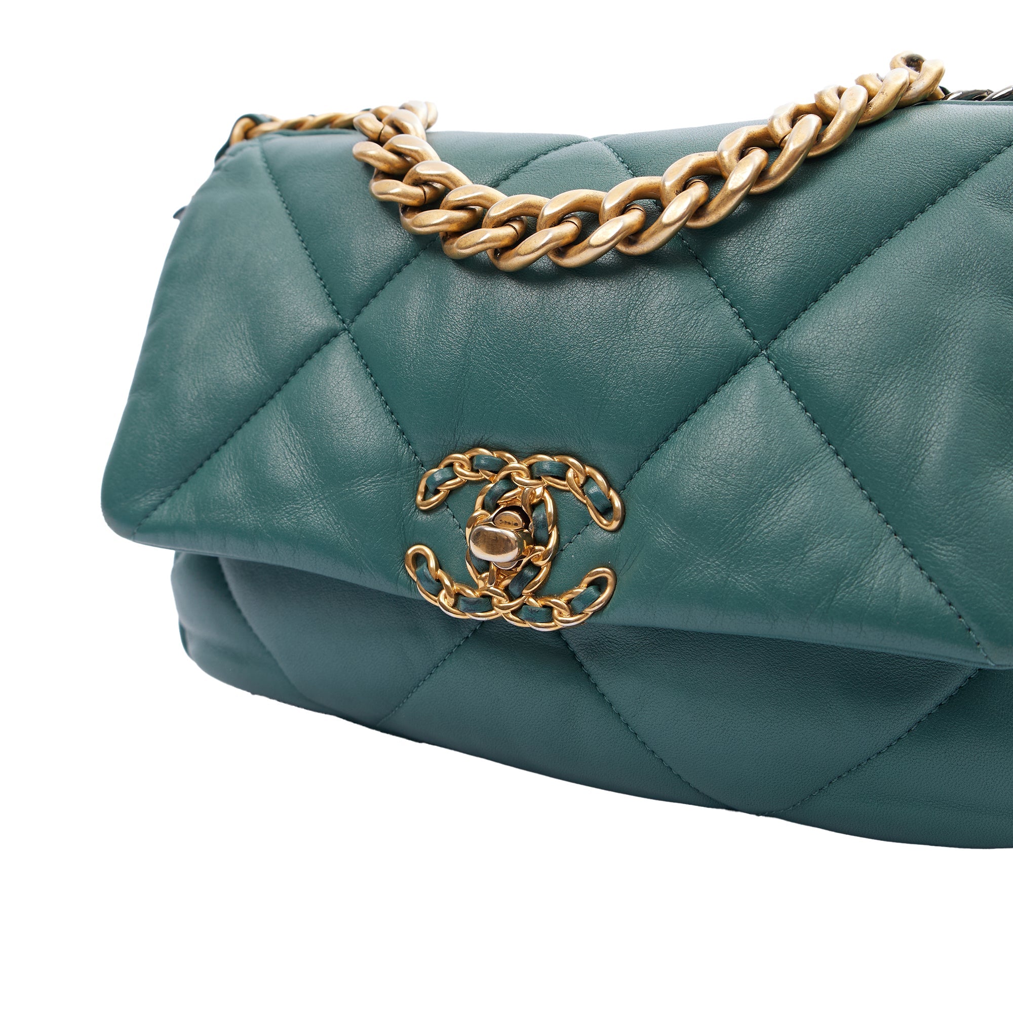 Chanel Cross Body Chanel 19 in Green, Calfskin Leather