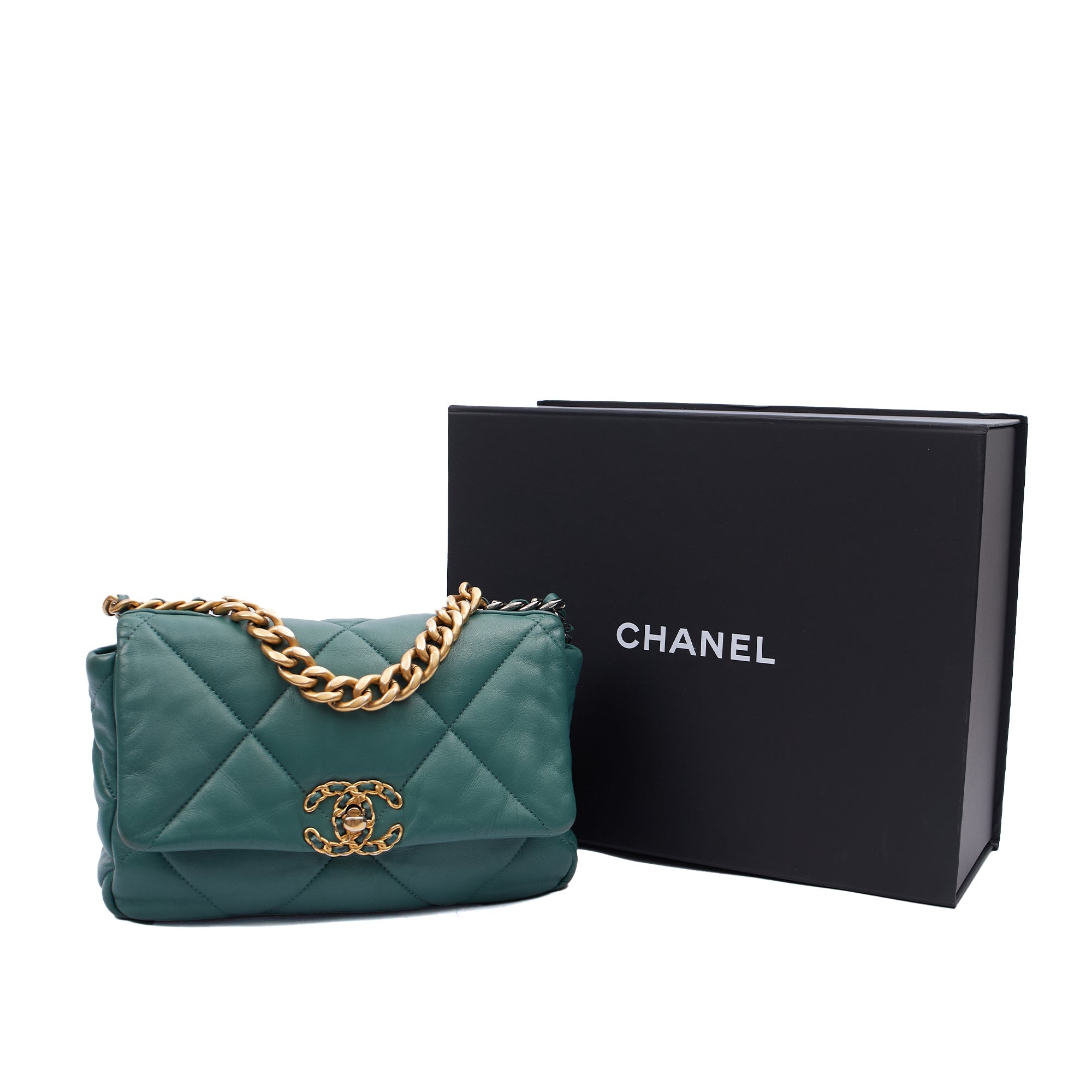Chanel Cross Body Chanel 19 in Green, Calfskin Leather