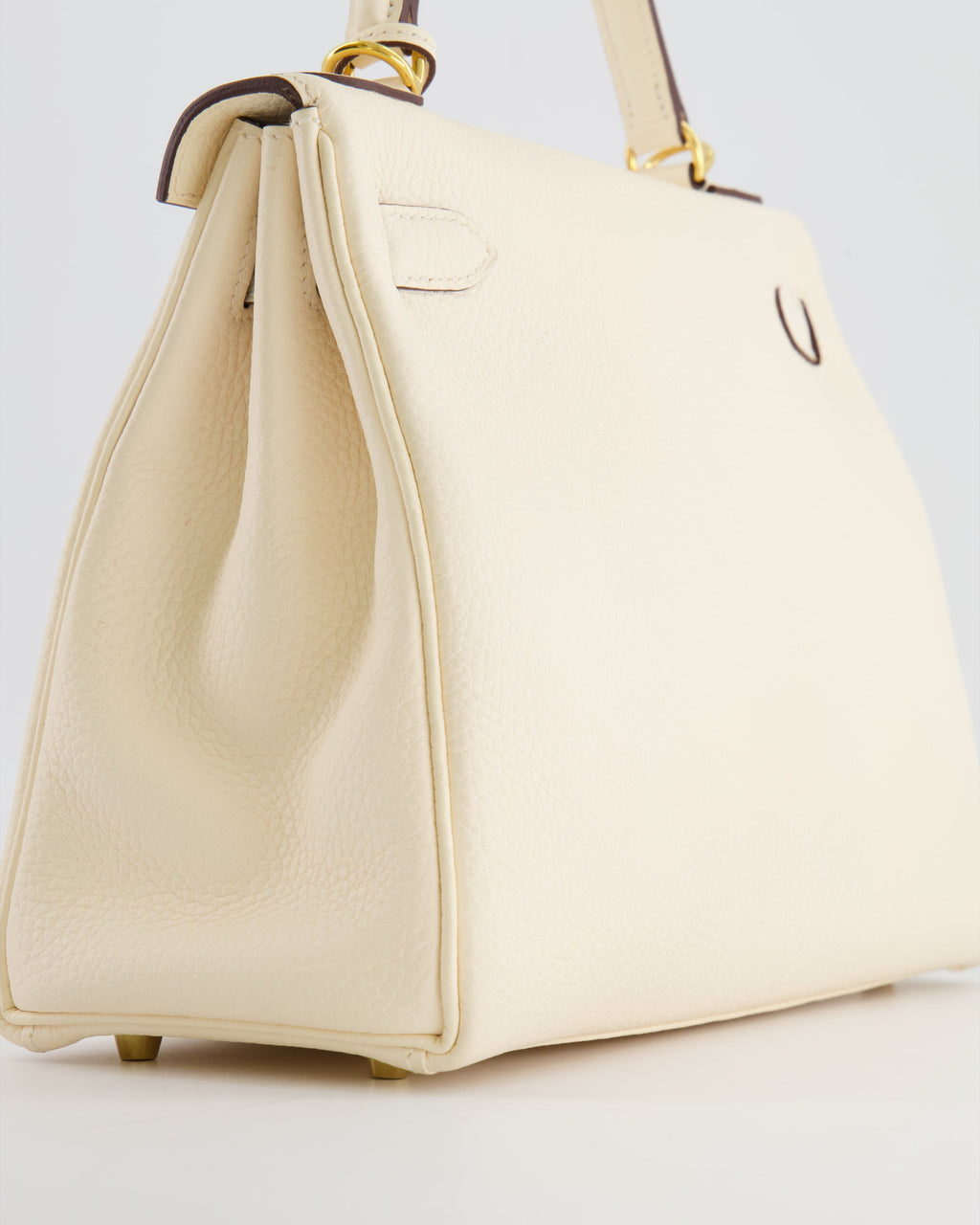 Hermès Kelly 28 Retourne Bag in Nata Clemence Leather with Gold Hardware