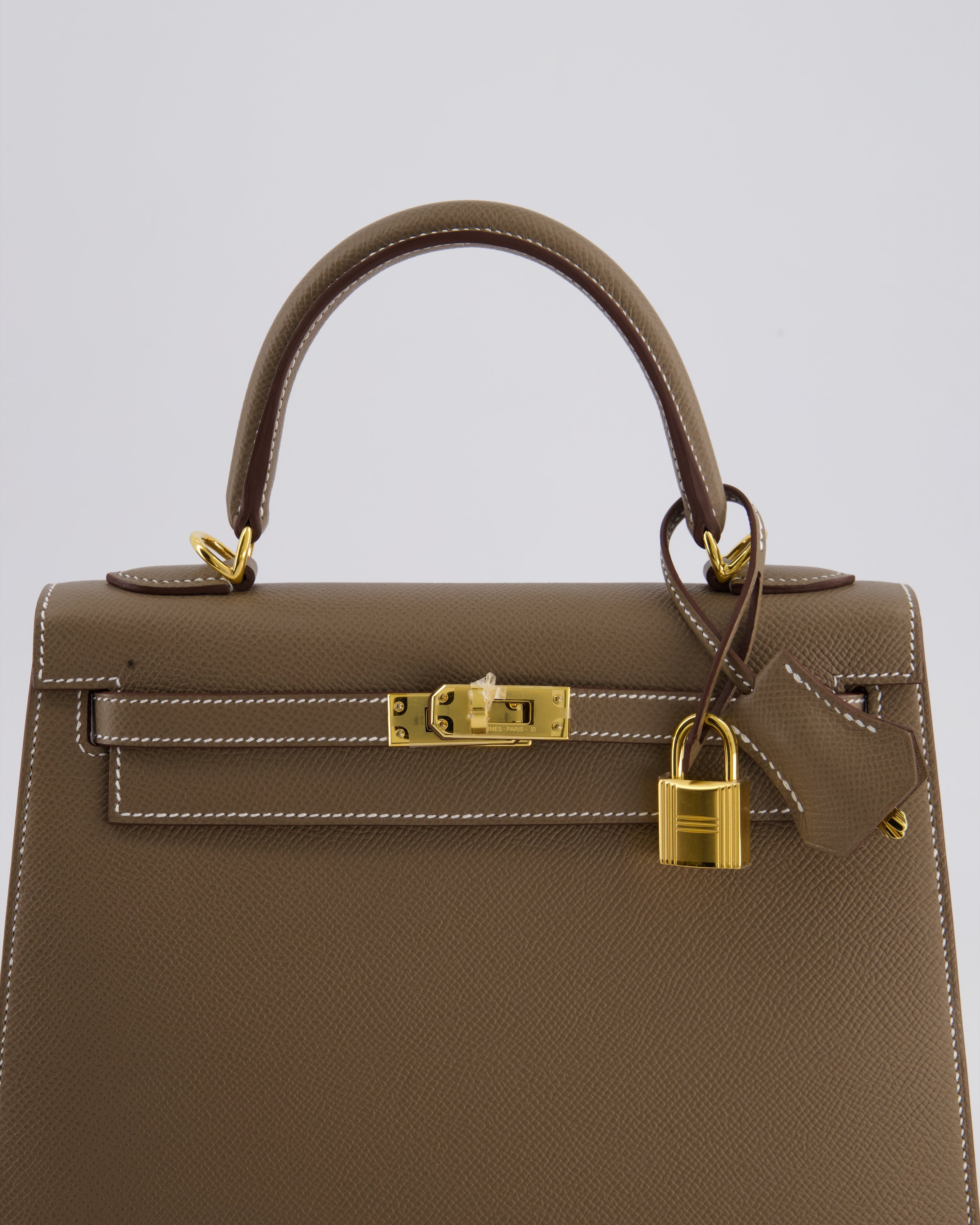 Hermès Kelly 25 Sellier Bag in Etoupe Epsom Leather and Gold Hardware
