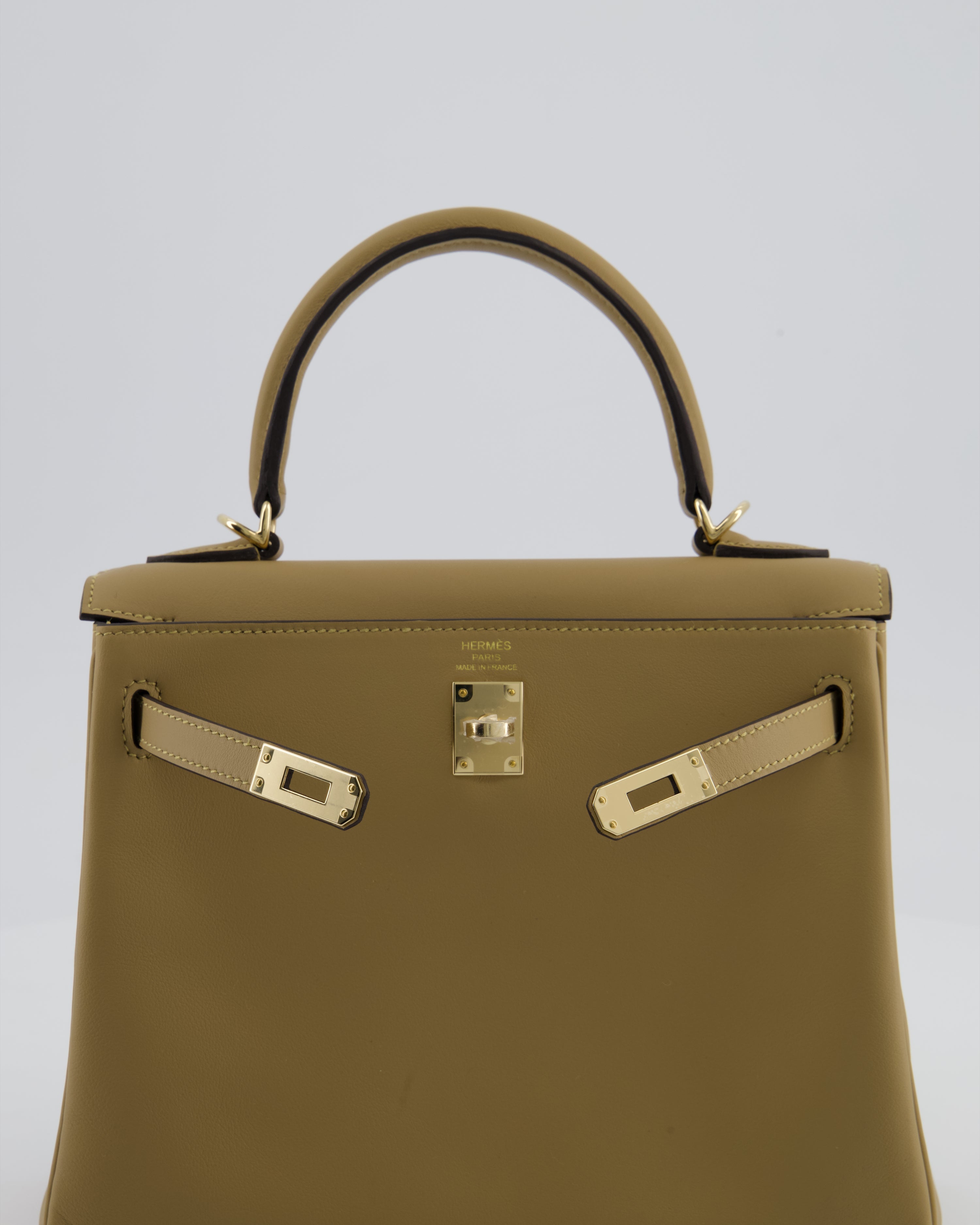 Hermès Kelly 25 Retourne Bag in Poussiere Swift Leather with Permabrass Hardware