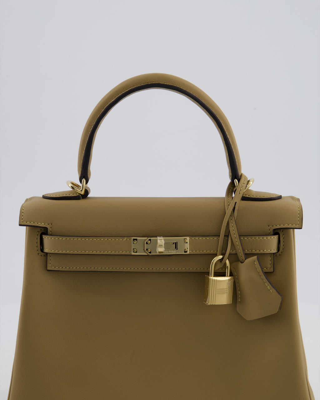 Hermès Kelly 25 Retourne Bag in Poussiere Swift Leather with Permabrass Hardware