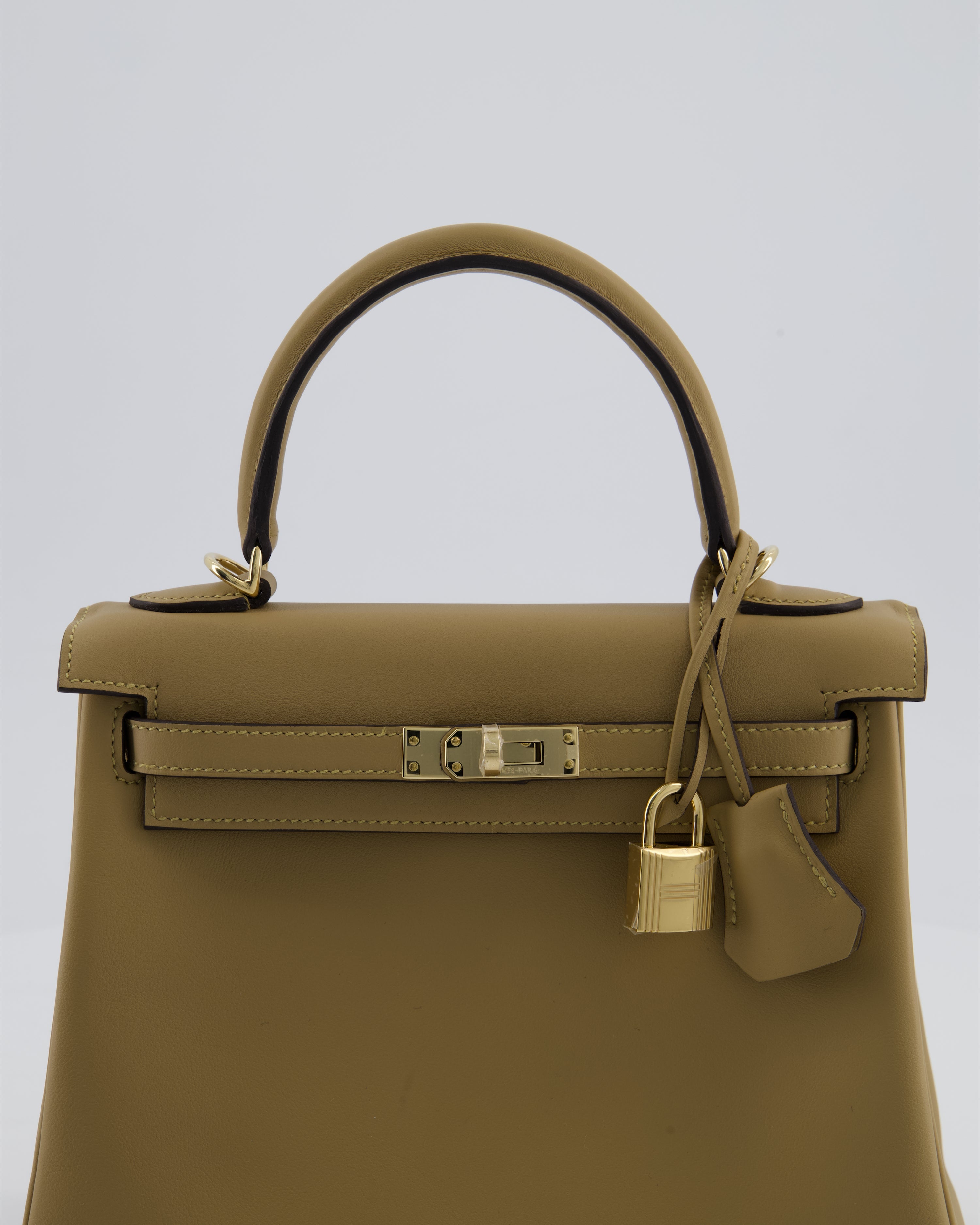 Hermès Kelly 25 Retourne Bag in Poussiere Swift Leather with Permabrass Hardware