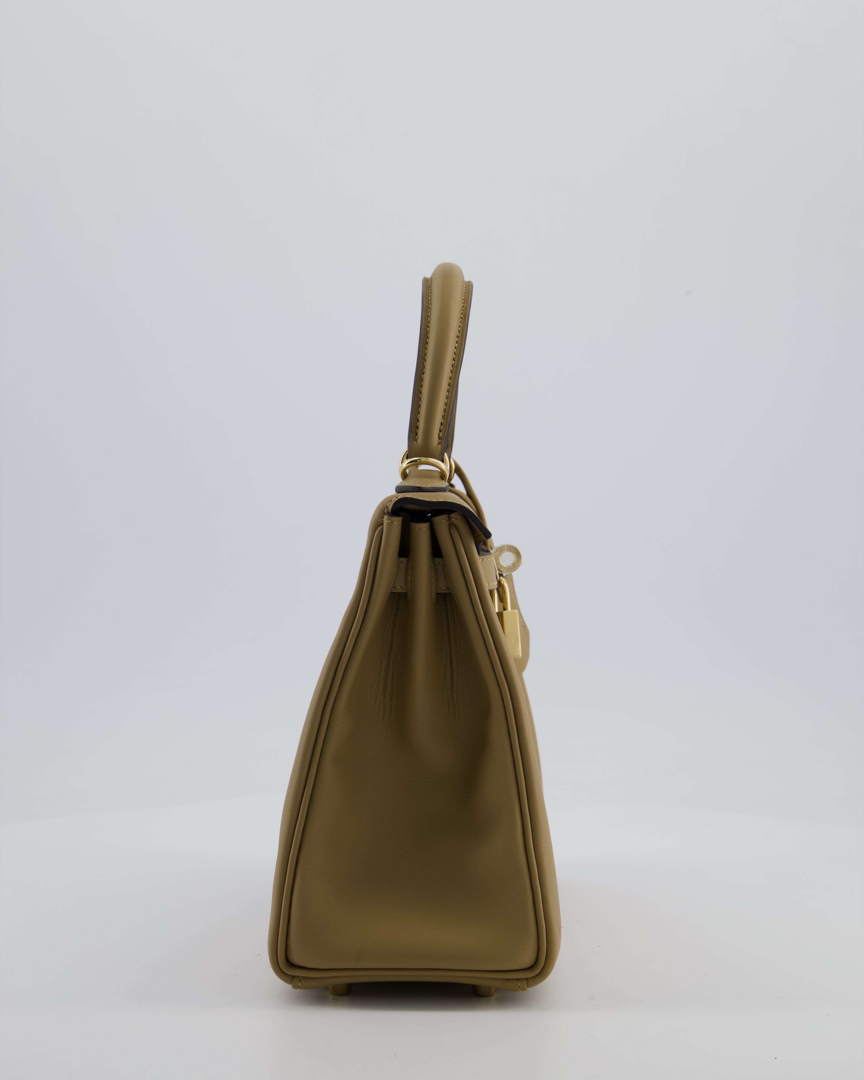 Hermès Kelly 25 Retourne Bag in Poussiere Swift Leather with Permabrass Hardware