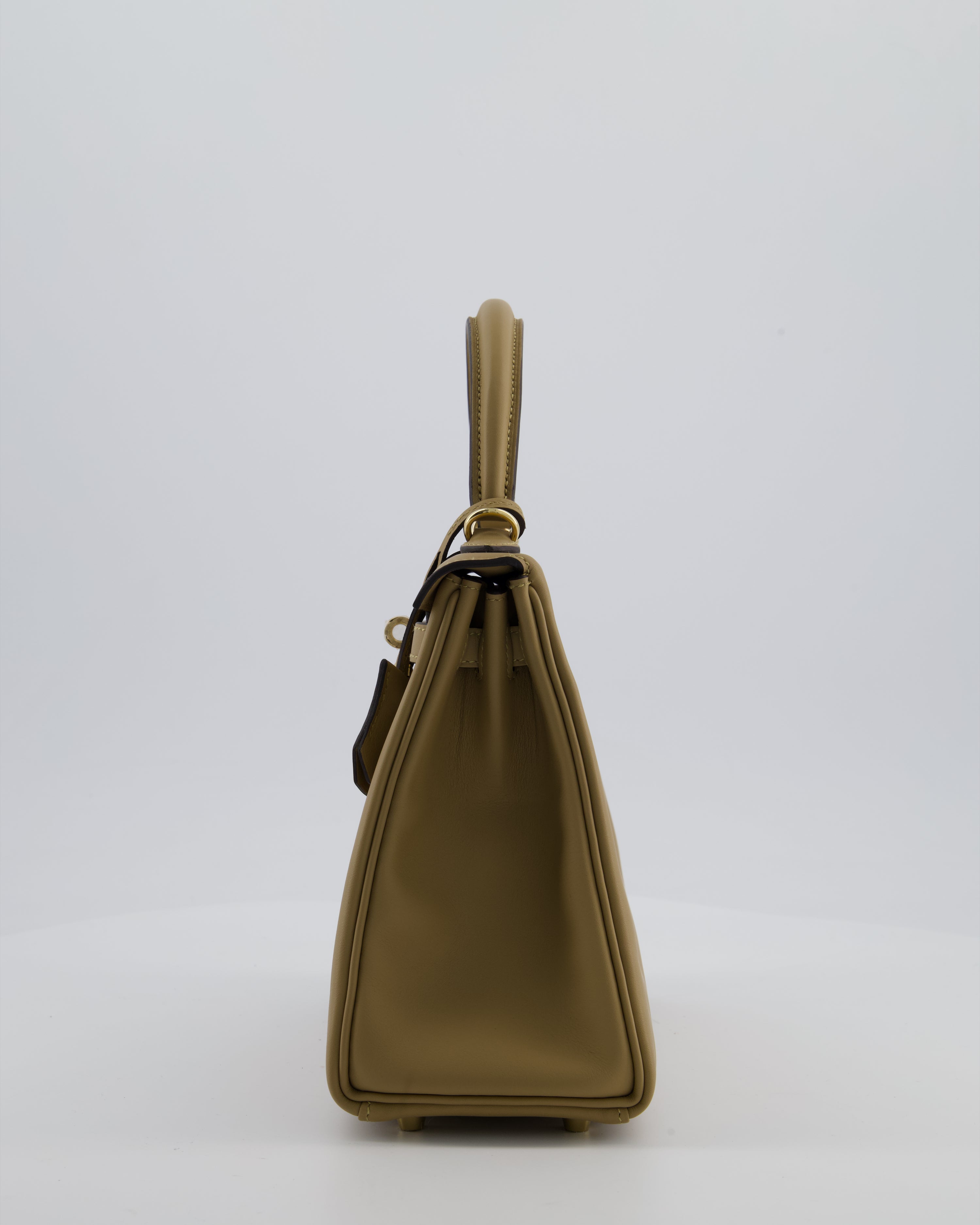 Hermès Kelly 25 Retourne Bag in Poussiere Swift Leather with Permabrass Hardware
