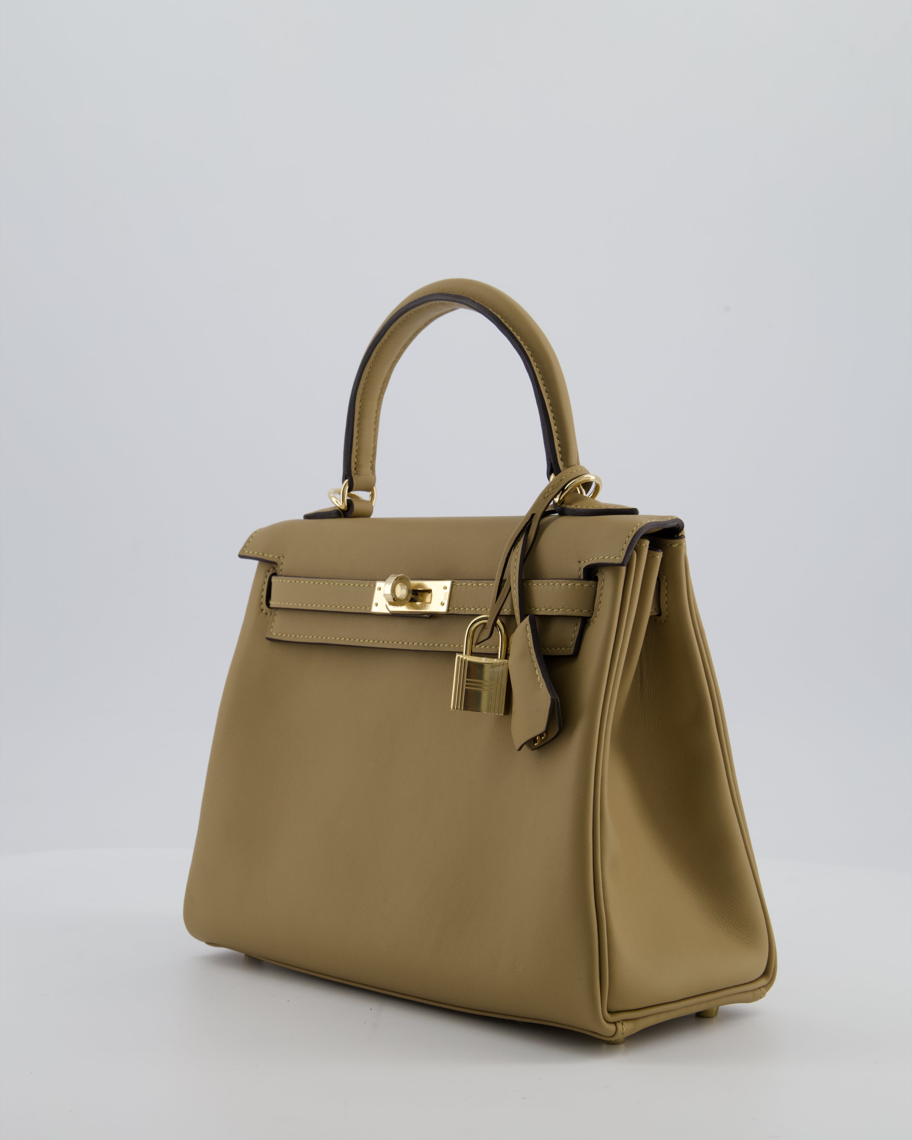 Hermès Kelly 25 Retourne Bag in Poussiere Swift Leather with Permabrass Hardware