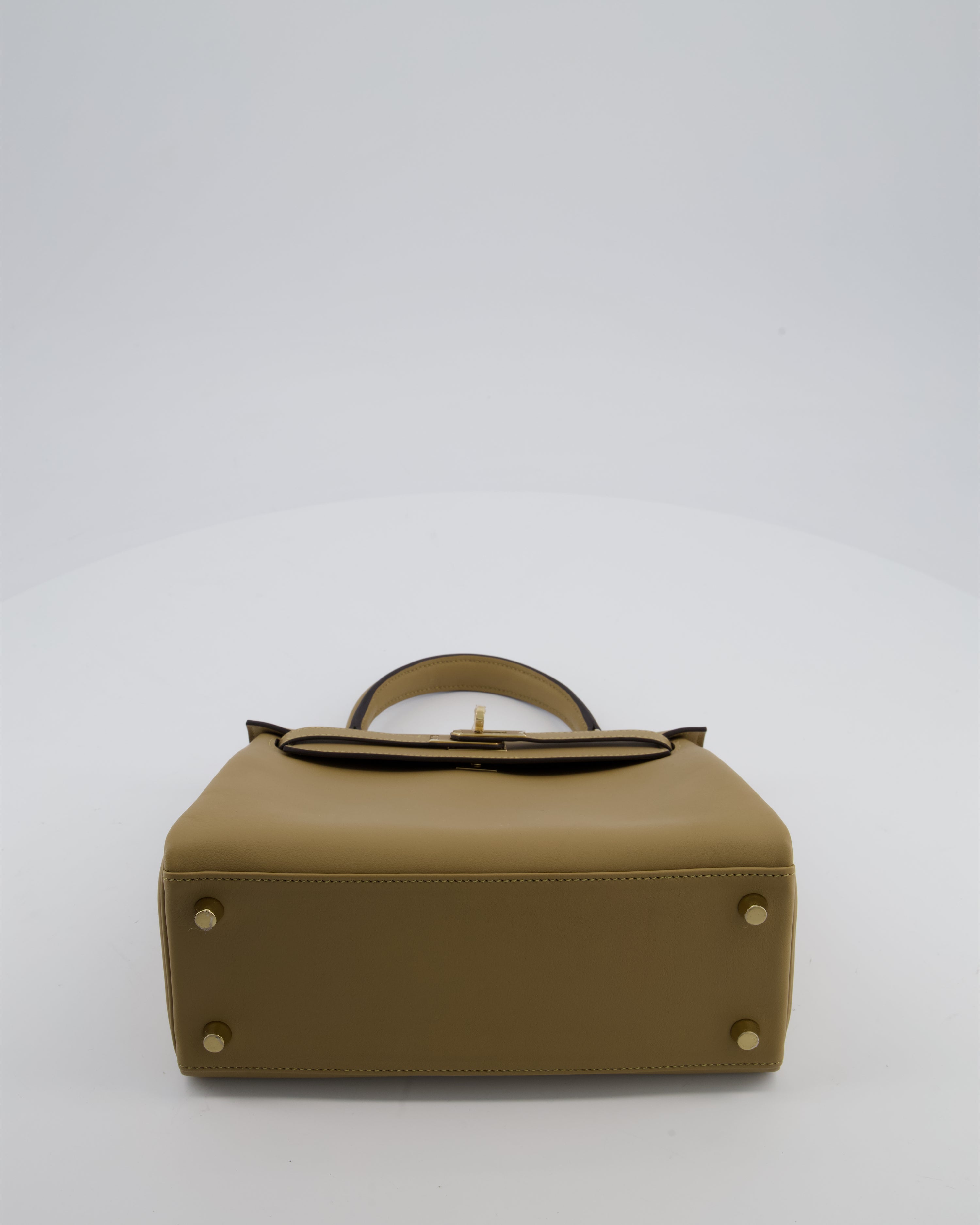 Hermès Kelly 25 Retourne Bag in Poussiere Swift Leather with Permabrass Hardware