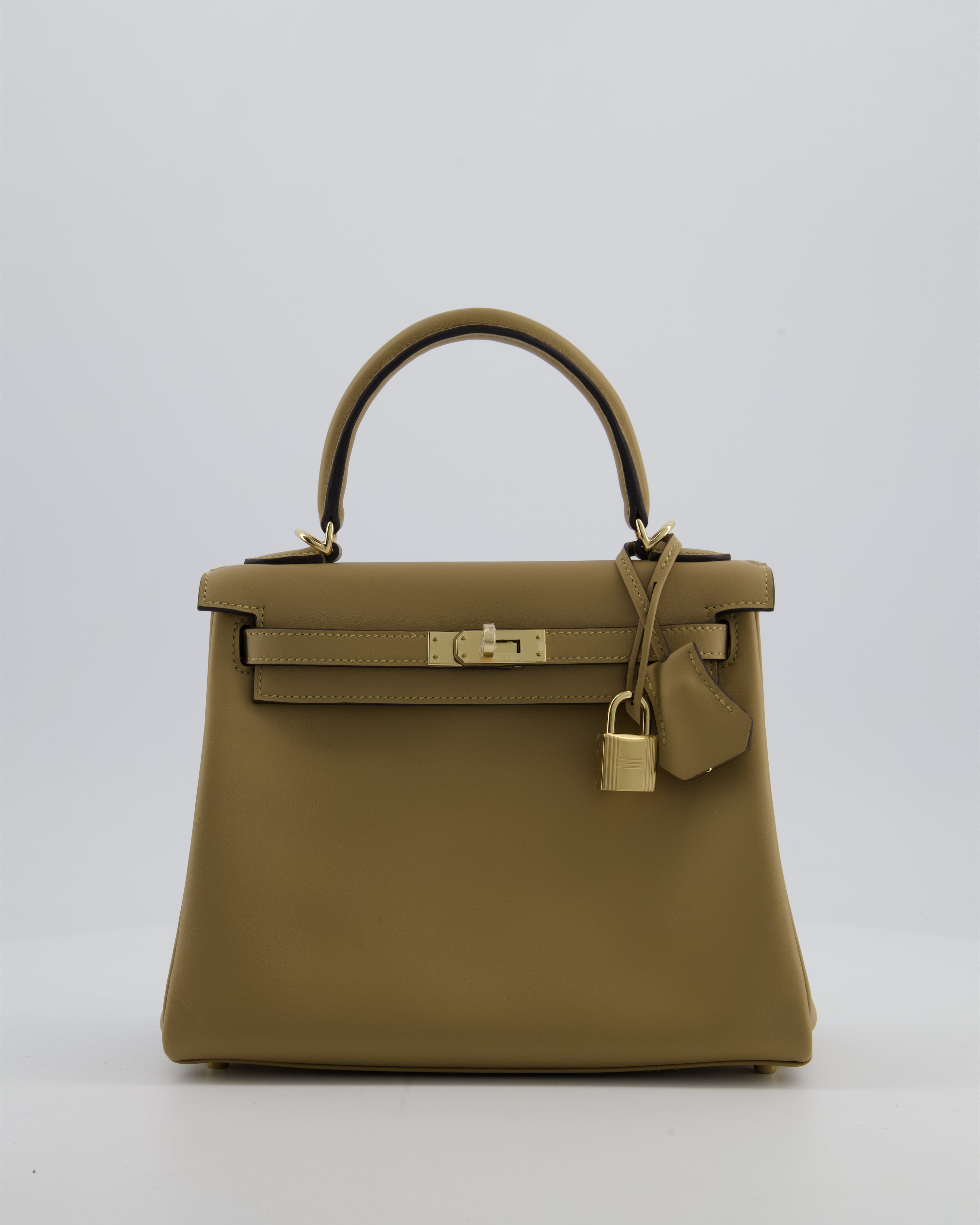 Hermès Kelly 25 Retourne Bag in Poussiere Swift Leather with Permabrass Hardware