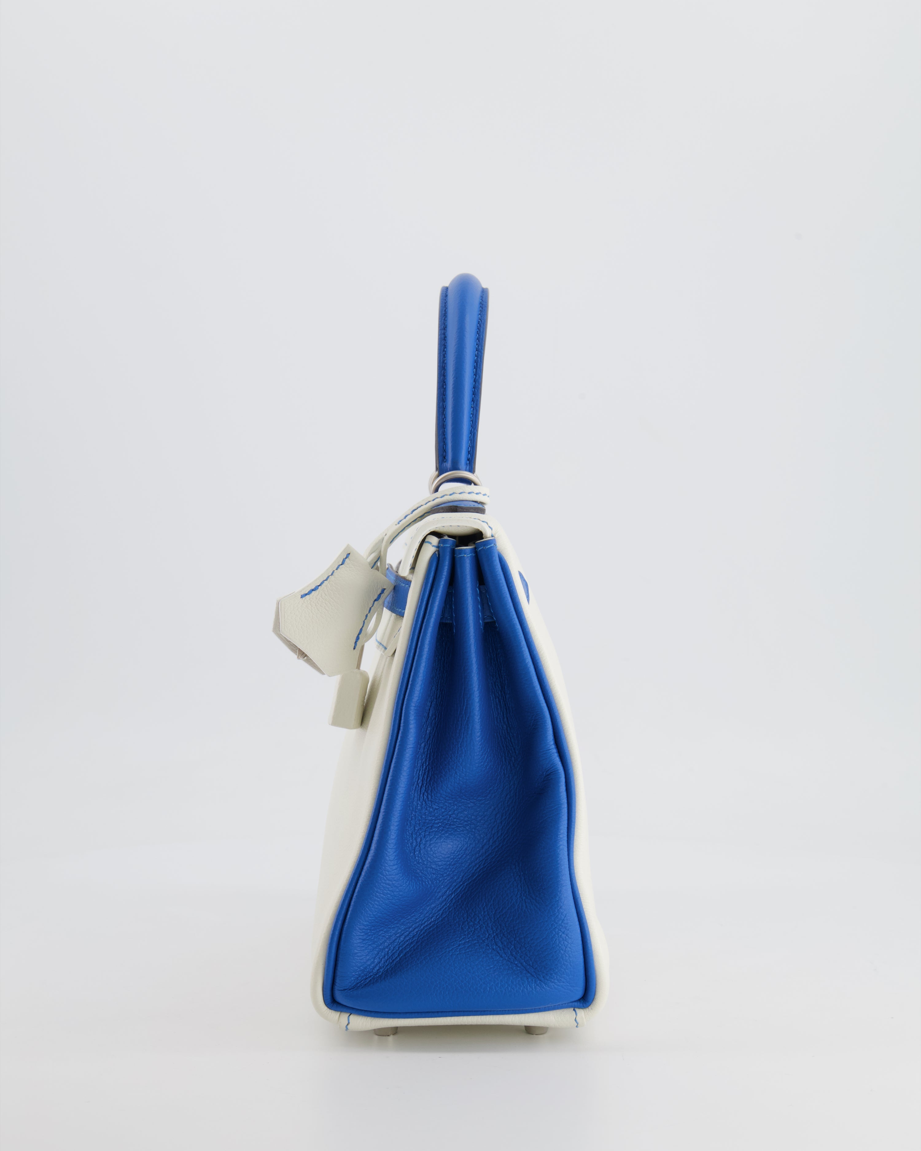 Hermès HSS Kelly 25 Retourne Bag in White and Bleu Mykonos Evercolor Leather with Contrast Stitching and Brushed Palladium Hardware