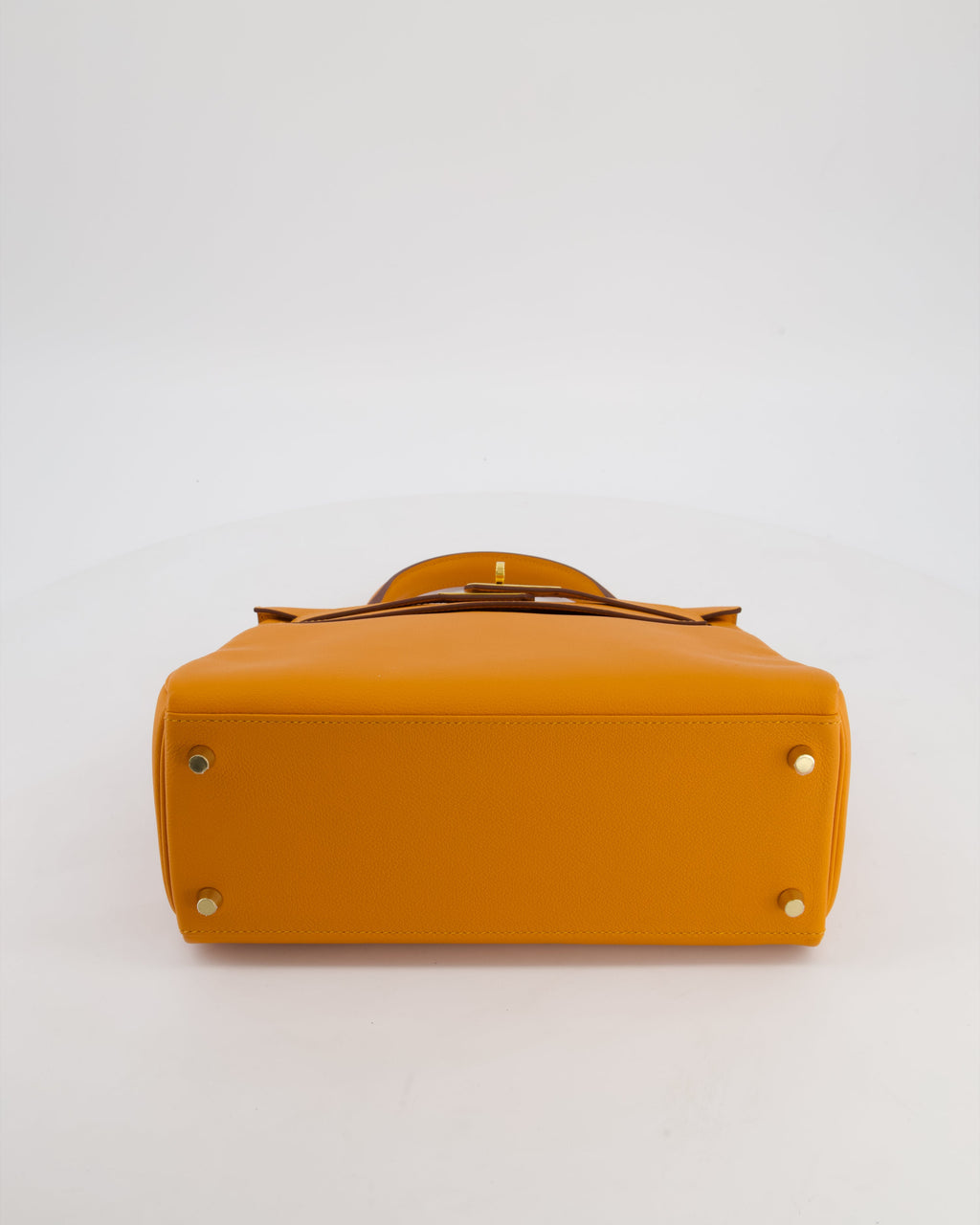 Hermès Kelly 28 Retourne Bag in Abricot Evercolor Leather with Gold Hardware