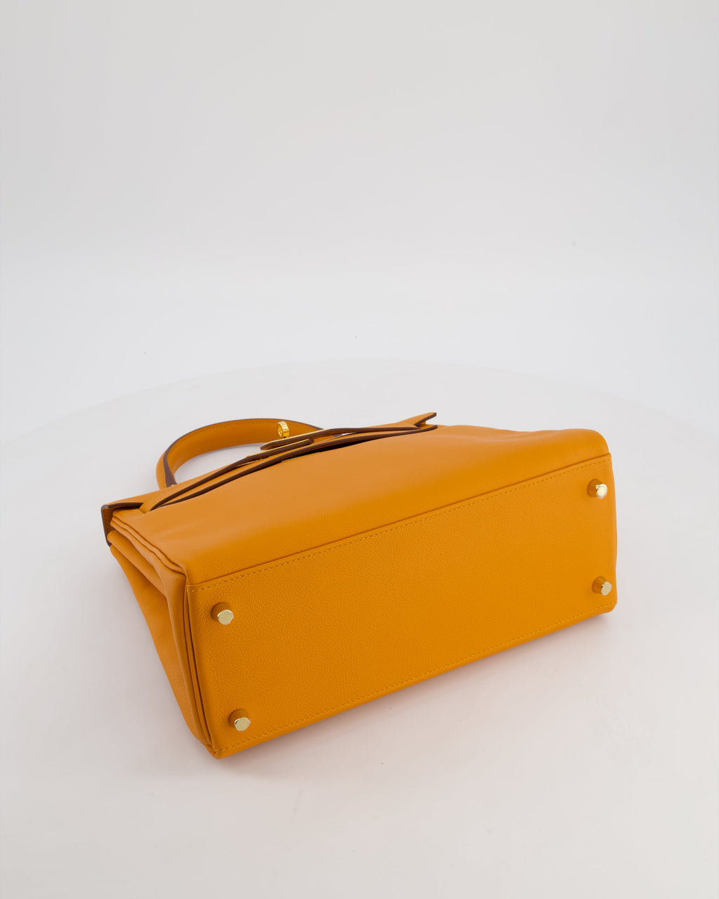 Hermès Kelly 28 Retourne Bag in Abricot Evercolor Leather with Gold Hardware