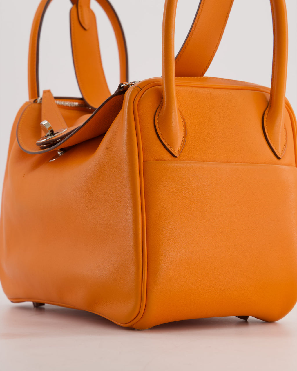 Hermès Lindy 26 Bag in Orange H Swift Leather with Palladium Hardware