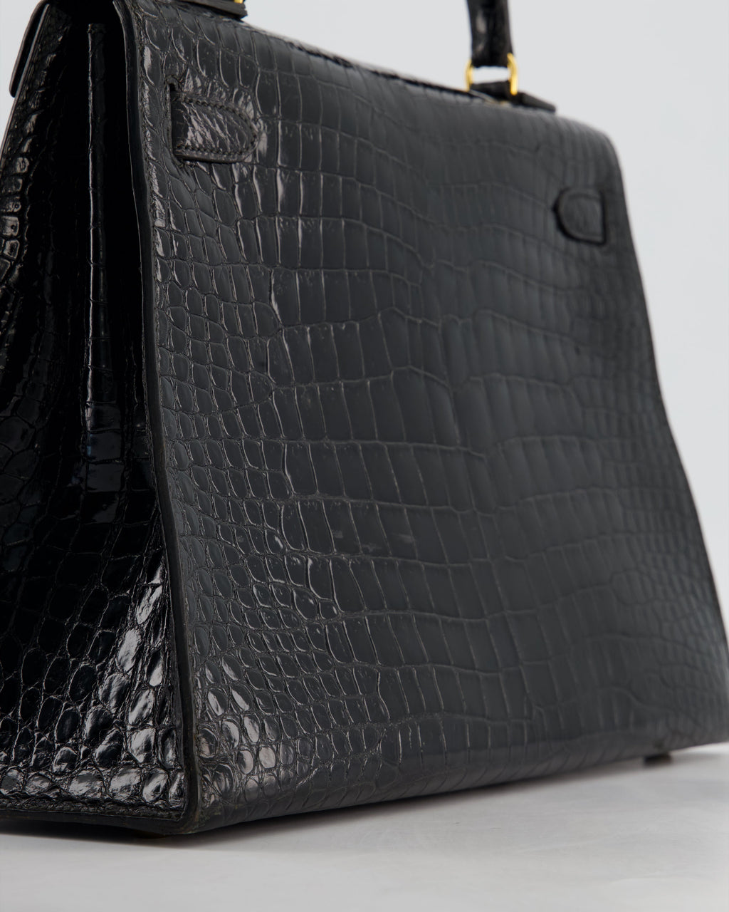 *HOT* Hermès Vintage Kelly 32 Sellier Bag in Noir Porosus Crocodile Leather with Gold Hardware