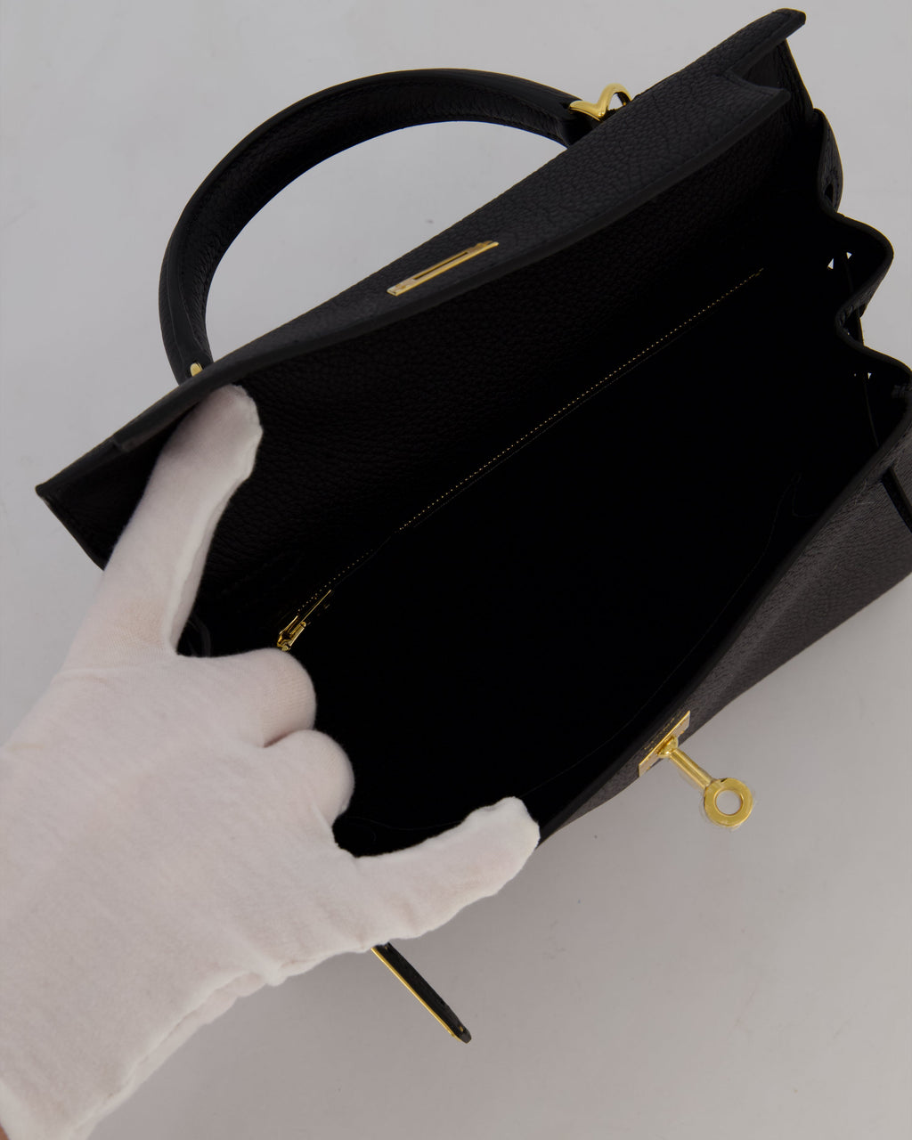 Hermès Kelly 25 Retourne Bag in Noir Togo Leather and Gold Hardware