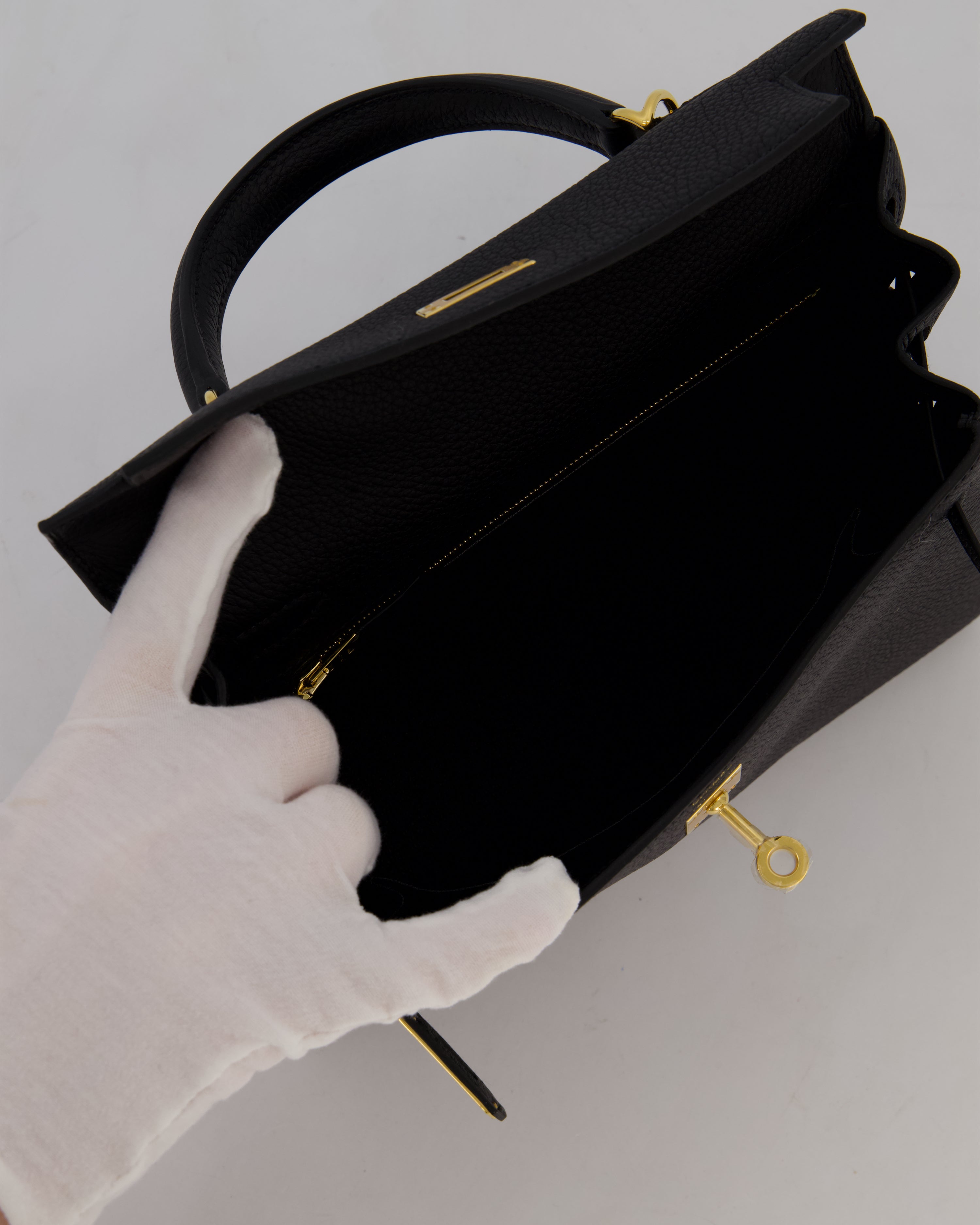 Hermès Kelly 25 Retourne Bag in Noir Togo Leather and Gold Hardware