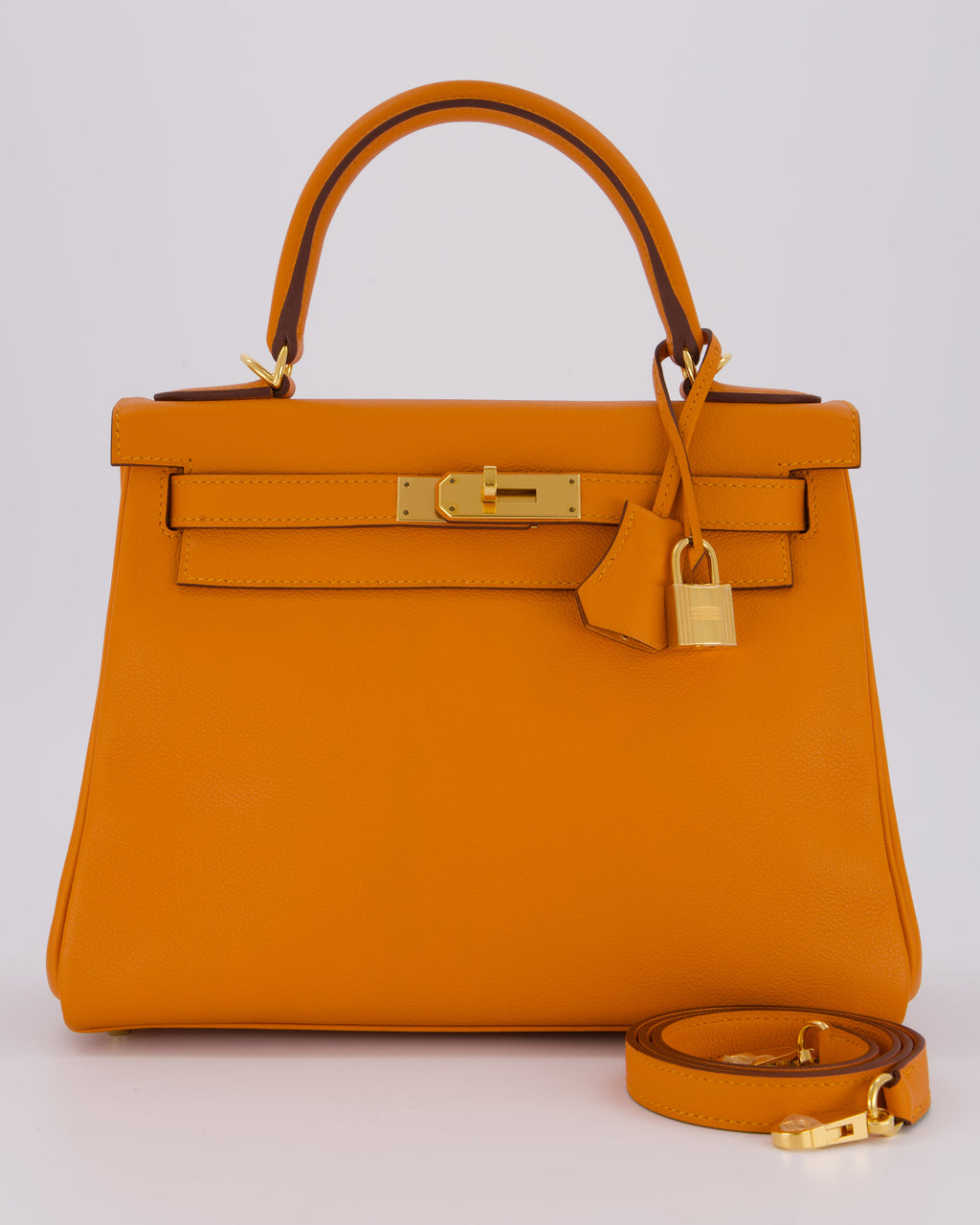 Hermès Kelly 28 Retourne Bag in Abricot Evercolor Leather with Gold Hardware