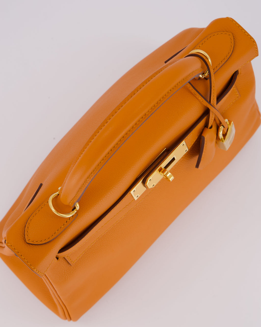 Hermès Kelly 28 Retourne Bag in Abricot Evercolor Leather with Gold Hardware