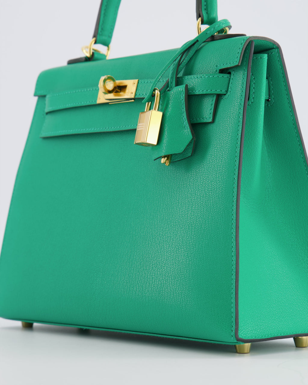 Hermès Kelly 25 Sellier Bag in Menthe Chèvre Chamkila Leather with Gold Hardware