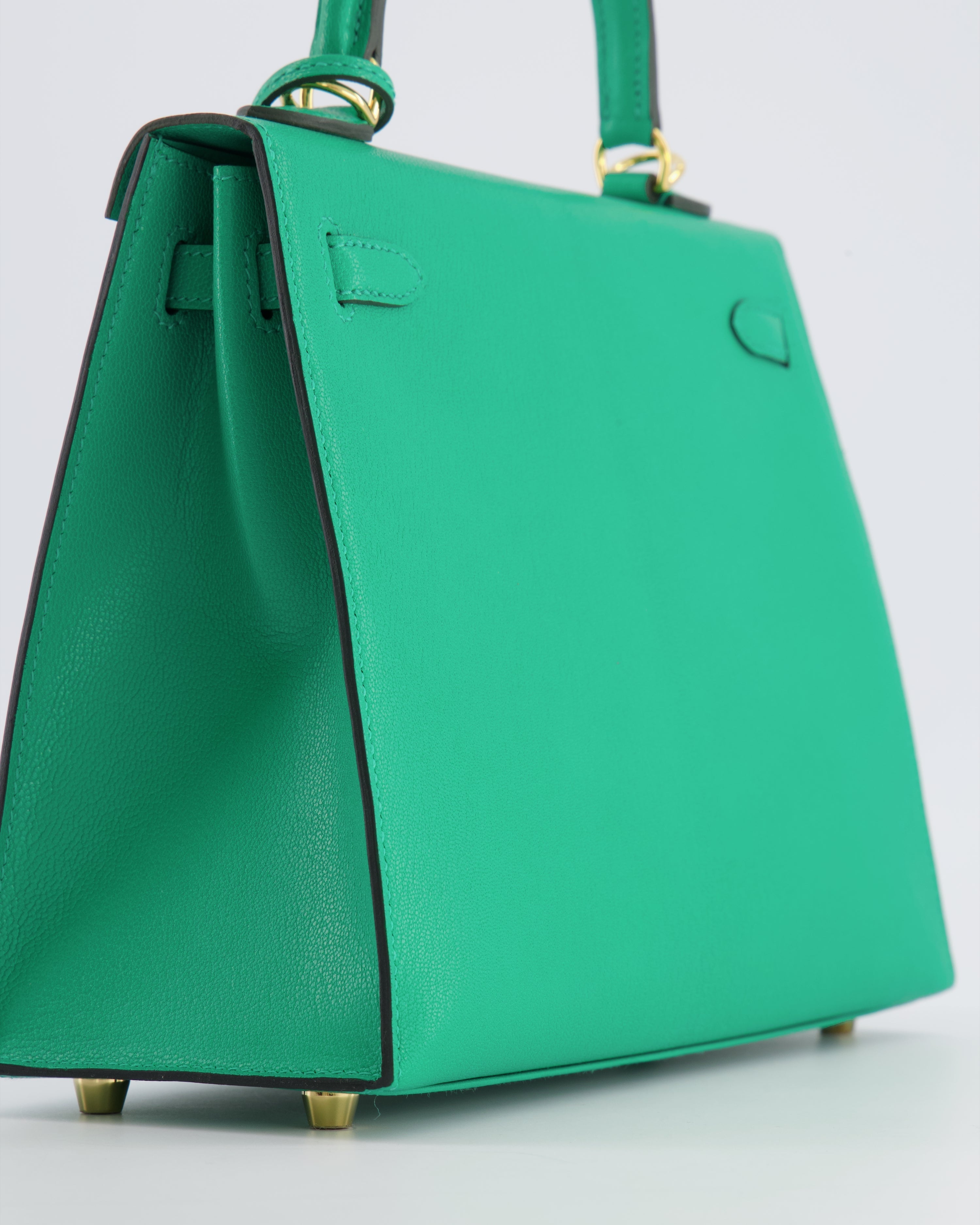 Hermès Kelly 25 Sellier Bag in Menthe Chèvre Chamkila Leather with Gold Hardware