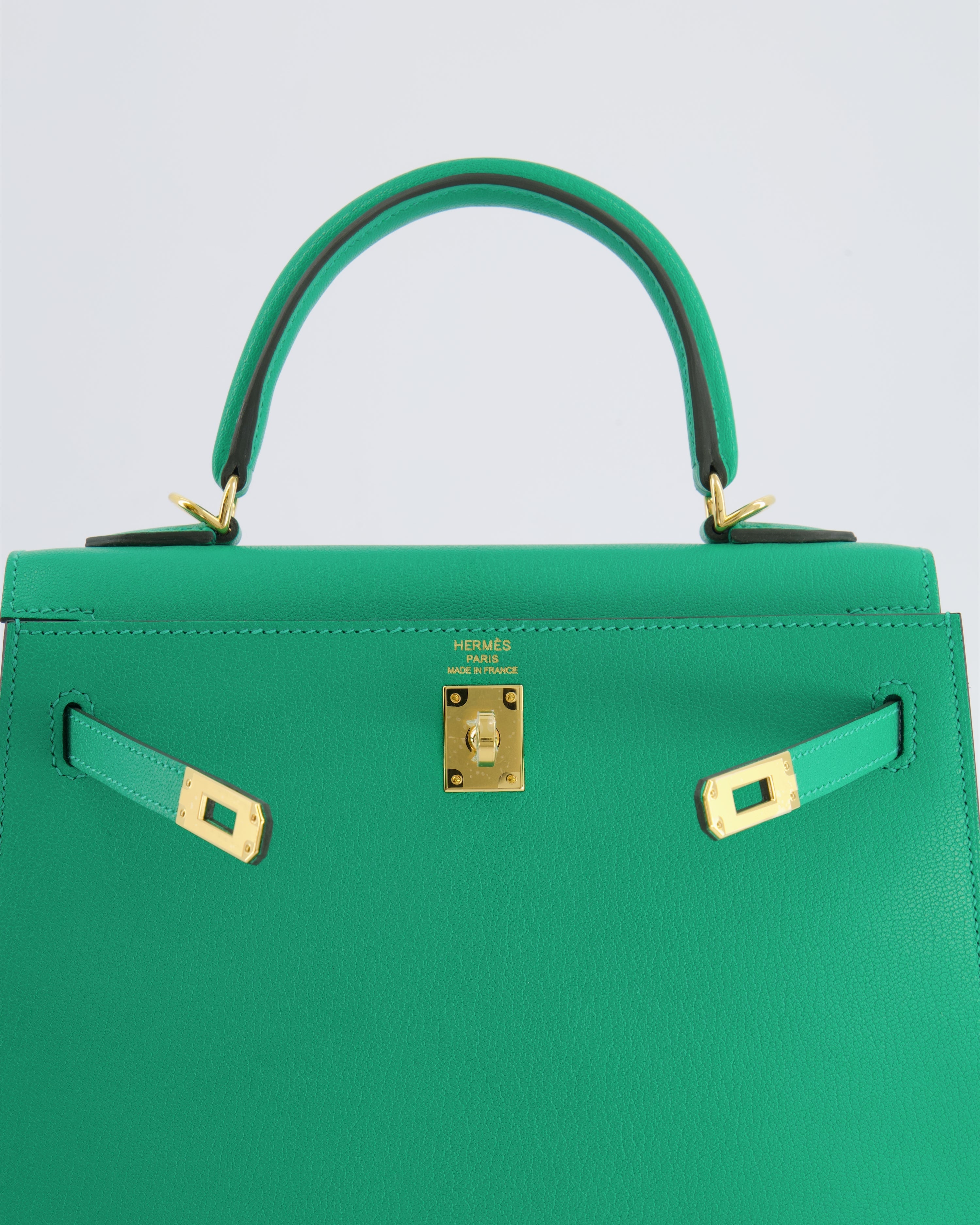 Hermès Kelly 25 Sellier Bag in Menthe Chèvre Chamkila Leather with Gold Hardware