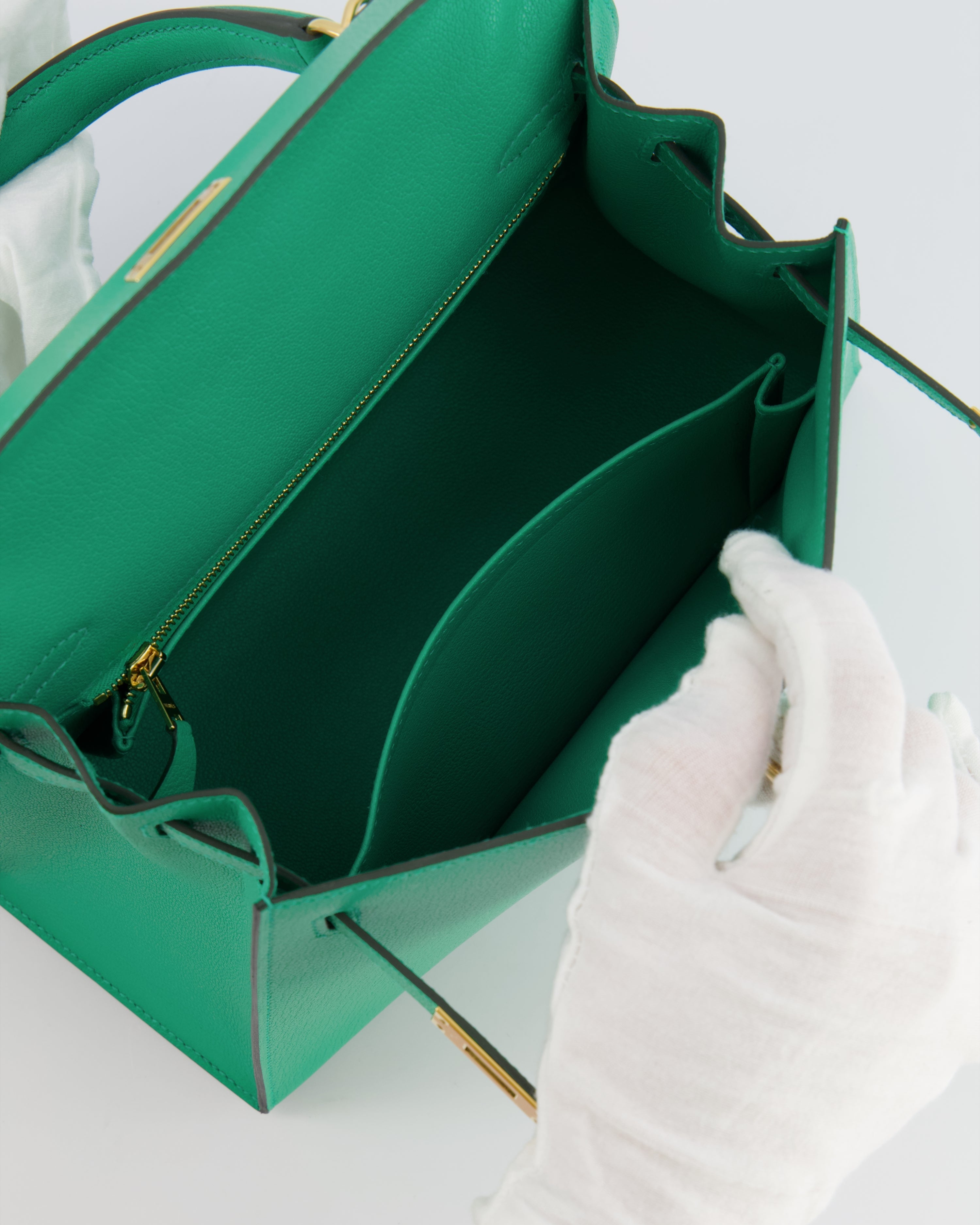 Hermès Kelly 25 Sellier Bag in Menthe Chèvre Chamkila Leather with Gold Hardware