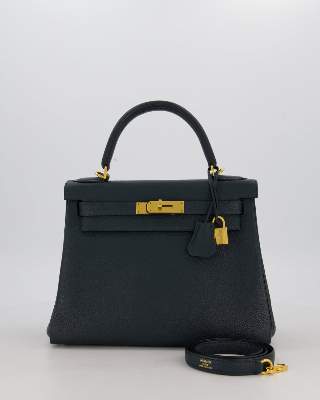 Hermès Kelly 28 Retourne Bag in Vert Cypress Togo Leather with Gold Hardware