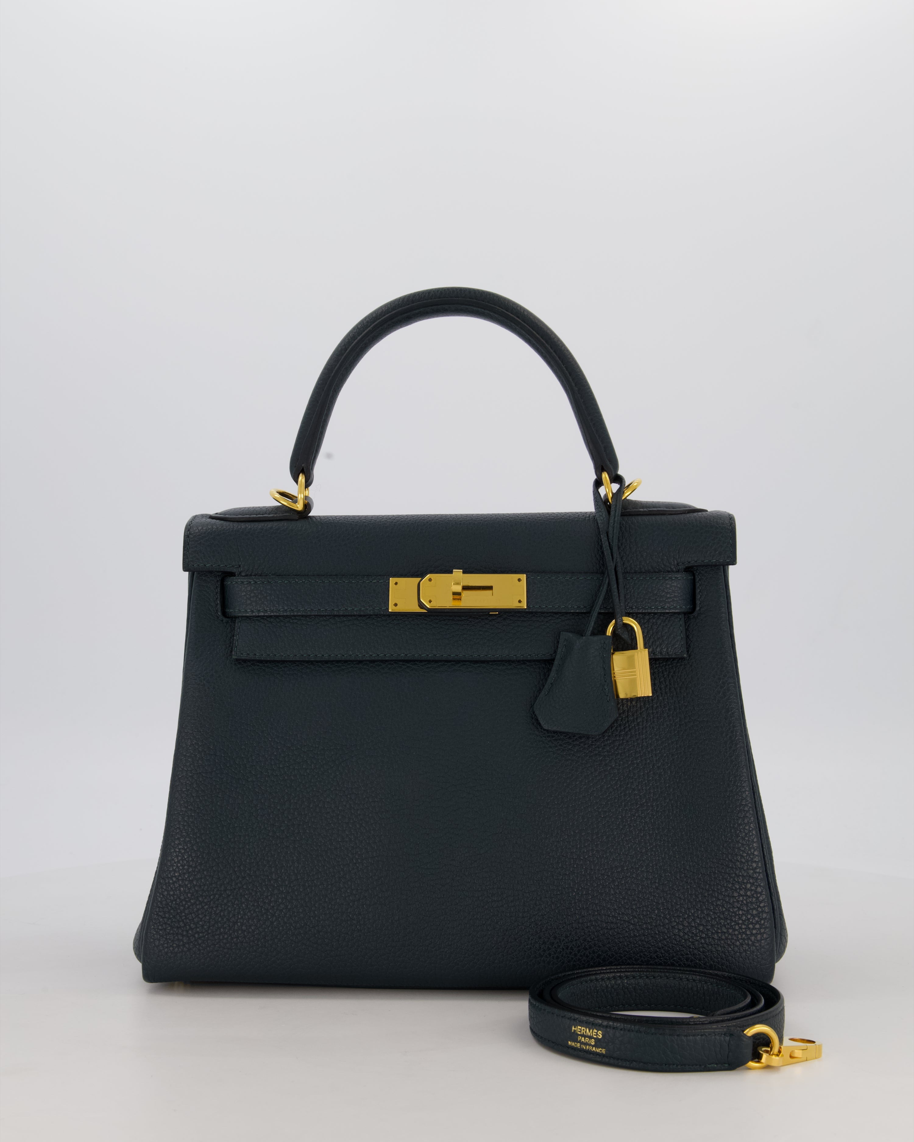 Hermès Kelly 28 Retourne Bag in Vert Cypress Togo Leather with Gold Hardware