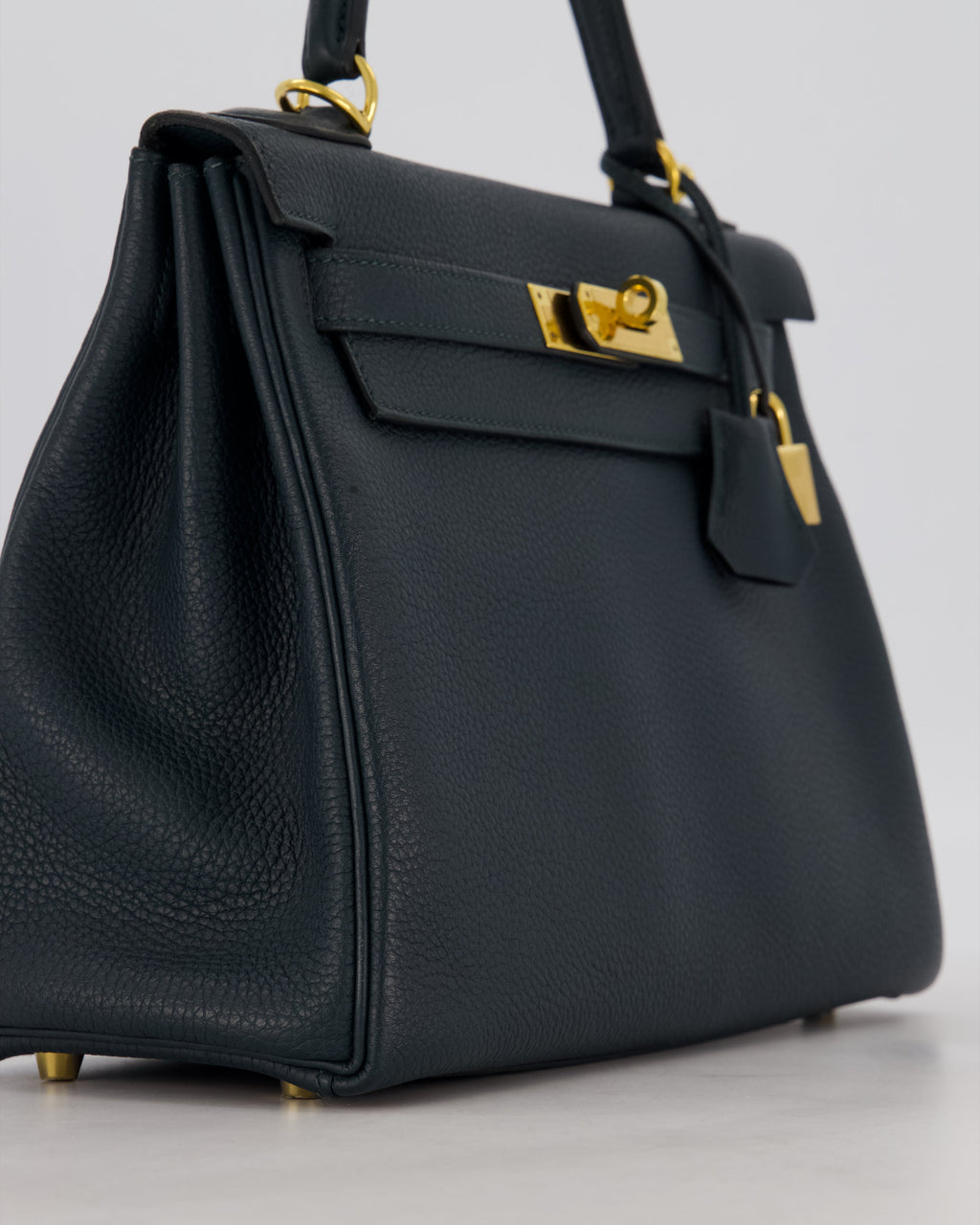 Hermès Kelly 28 Retourne Bag in Vert Cypress Togo Leather with Gold Hardware