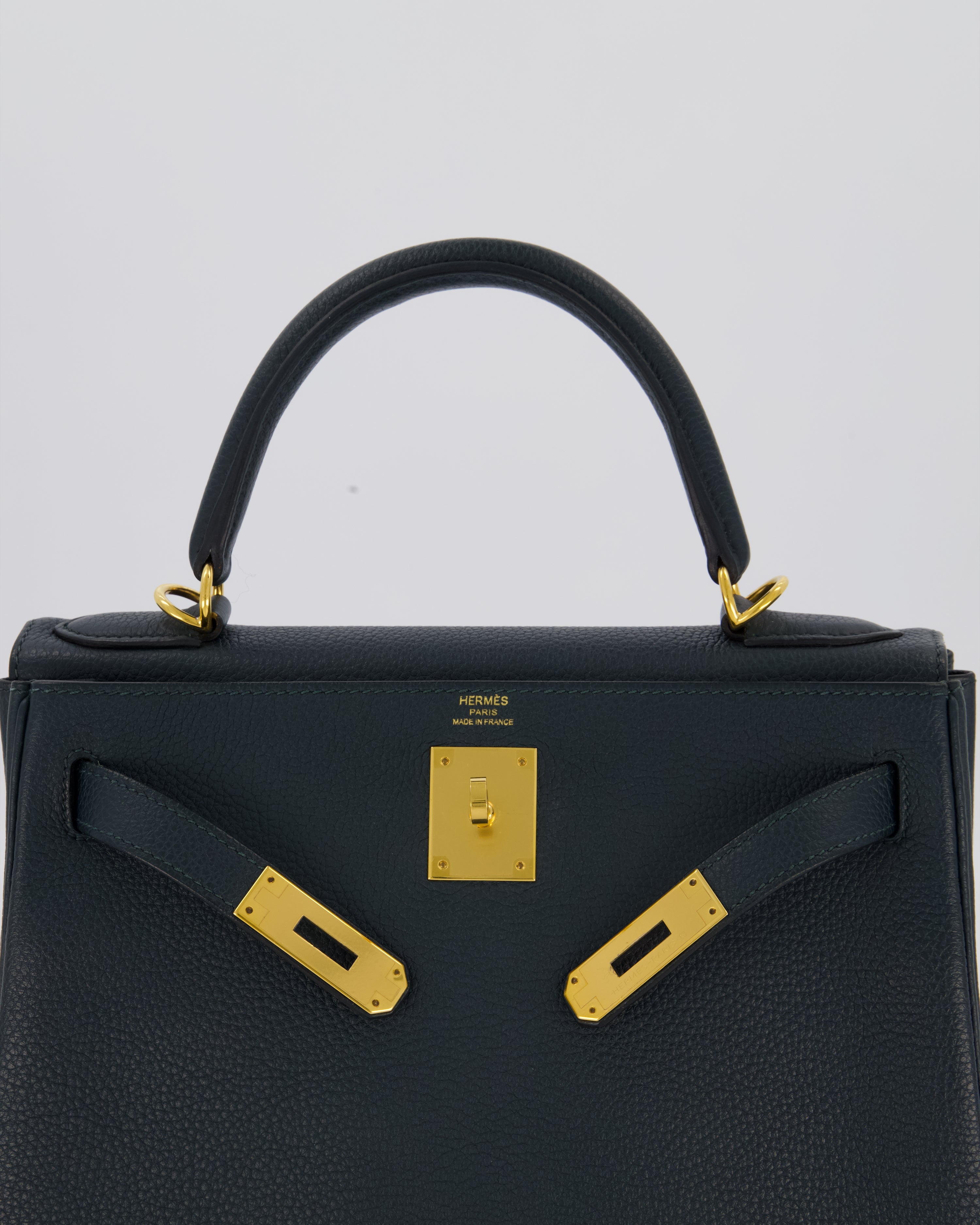 Hermès Kelly 28 Retourne Bag in Vert Cypress Togo Leather with Gold Hardware